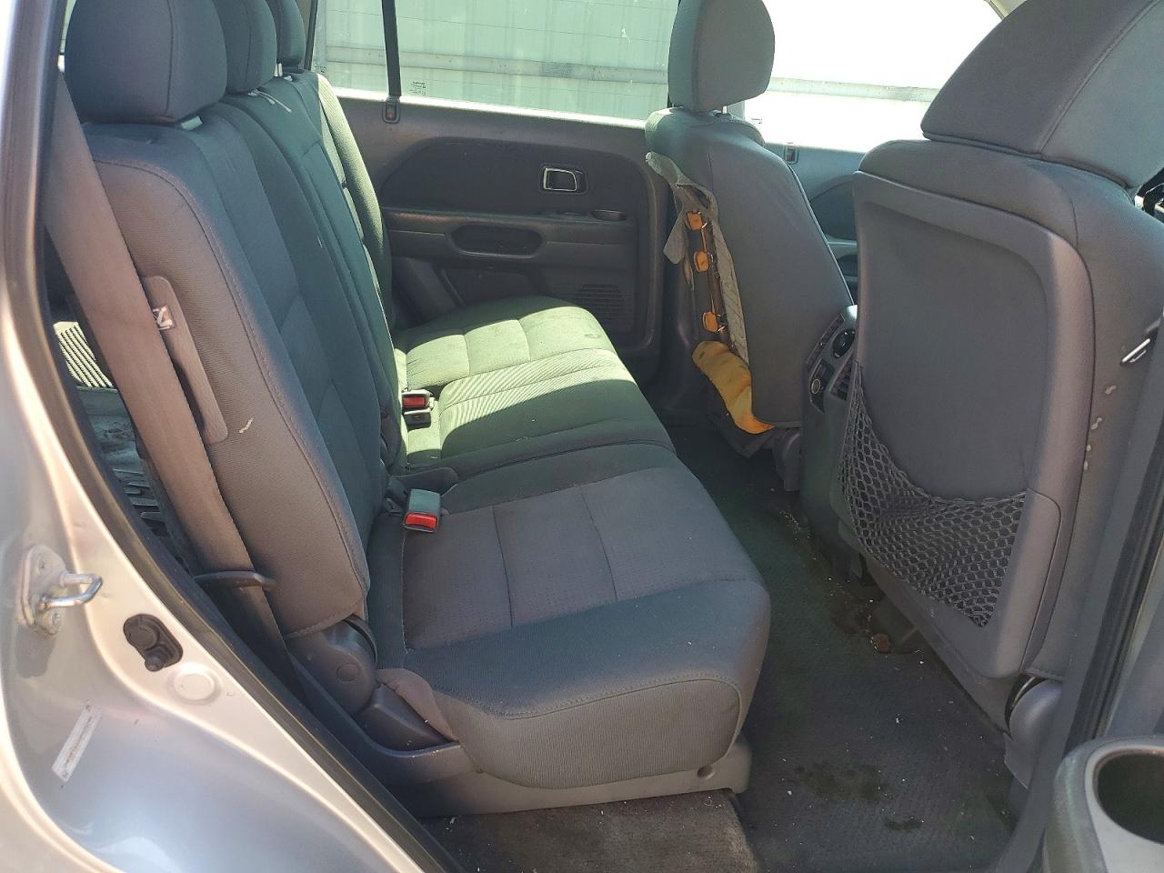 2006 Honda Pilot Lx Silver vin: 2HKYF18126H501245