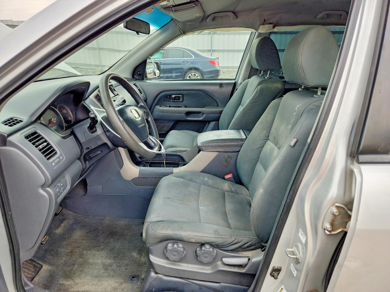 2006 Honda Pilot Lx Silver vin: 2HKYF18146H504244