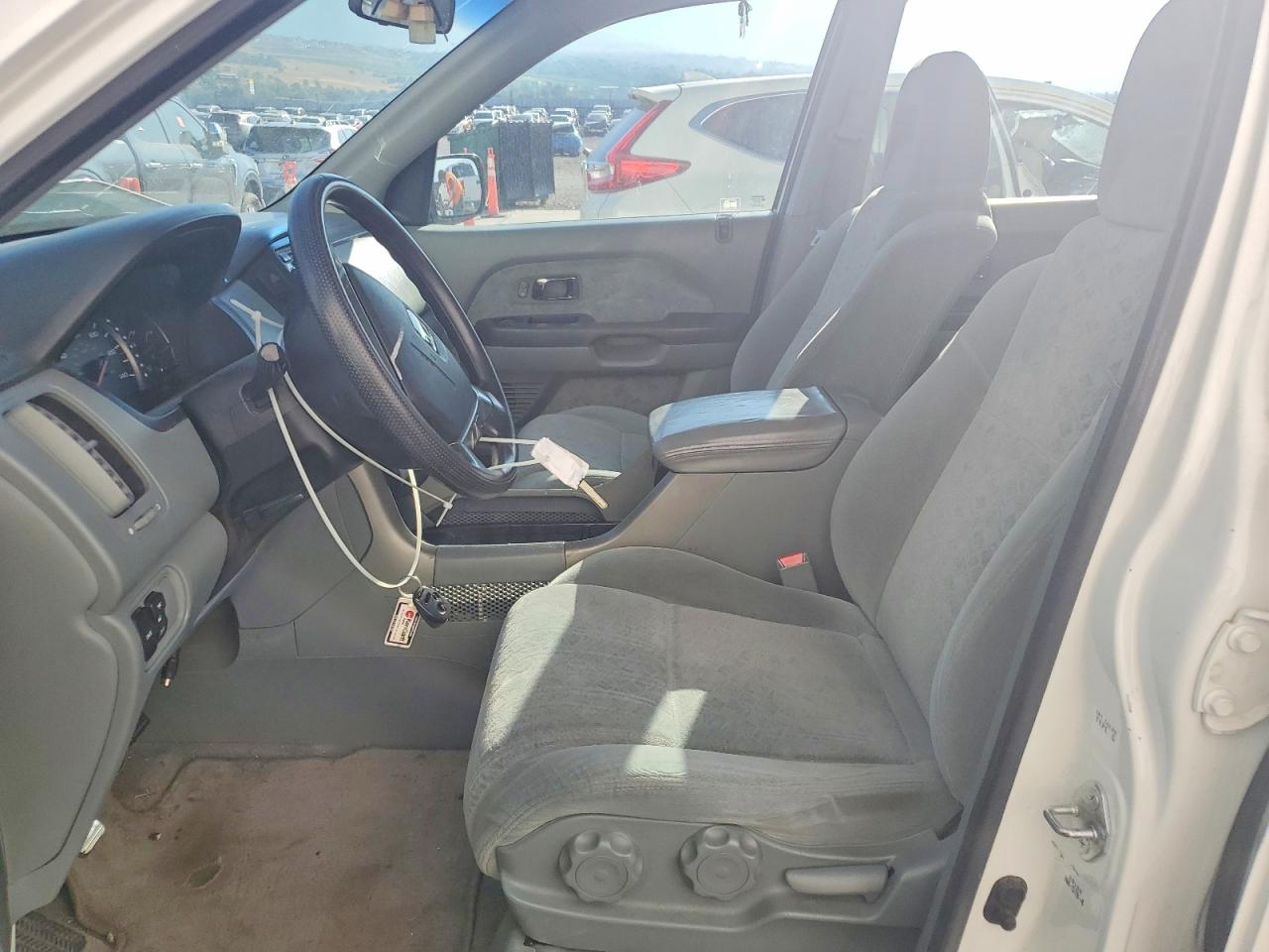 2005 Honda Pilot Lx White vin: 2HKYF18155H571983