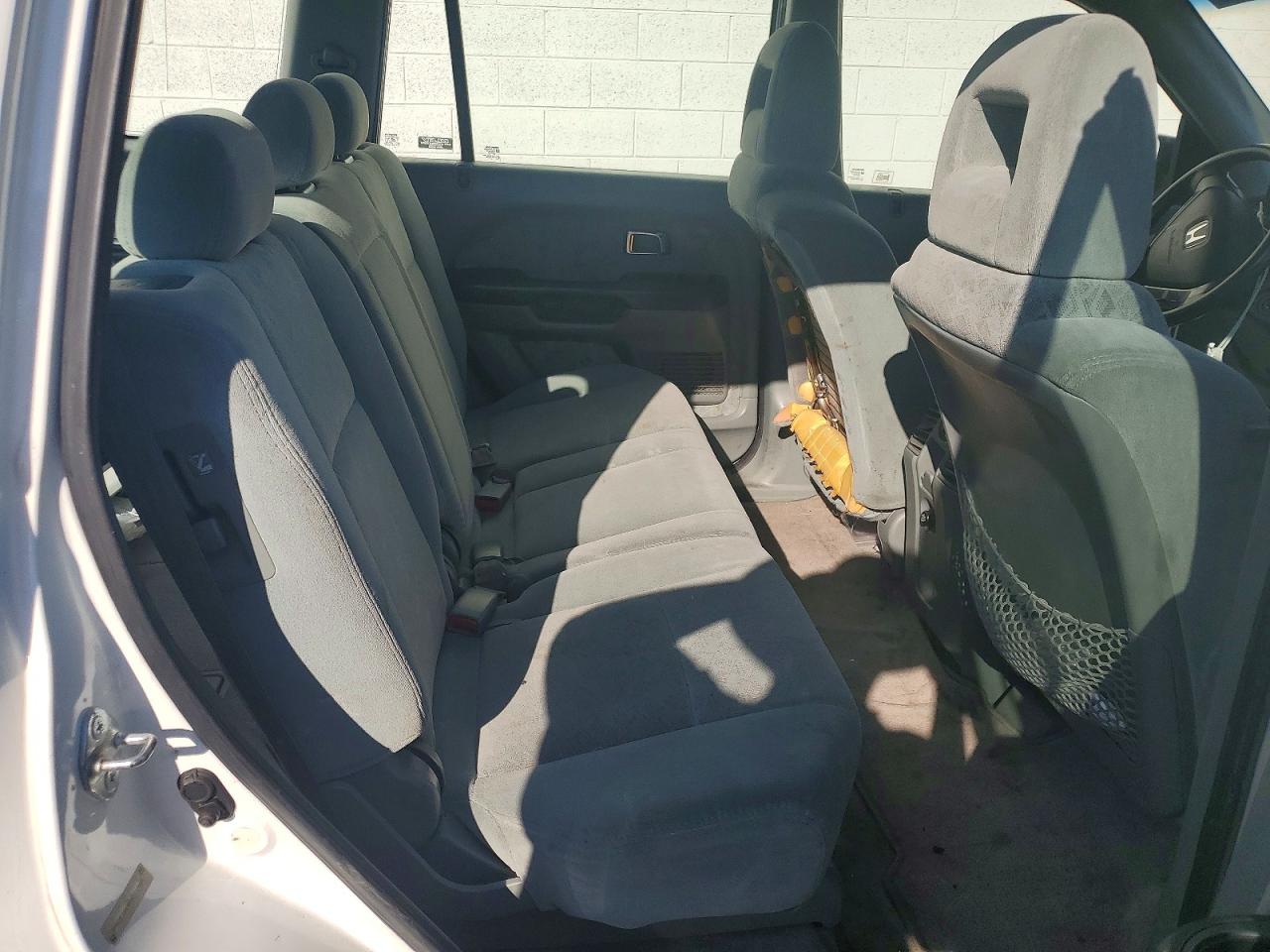 2005 Honda Pilot Lx White vin: 2HKYF18155H571983