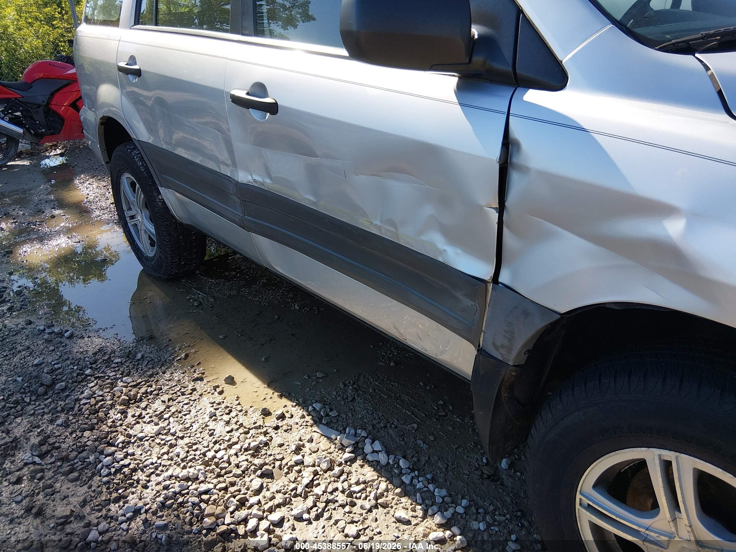 2005 Honda Pilot Lx Silver vin: 2HKYF18175H569054