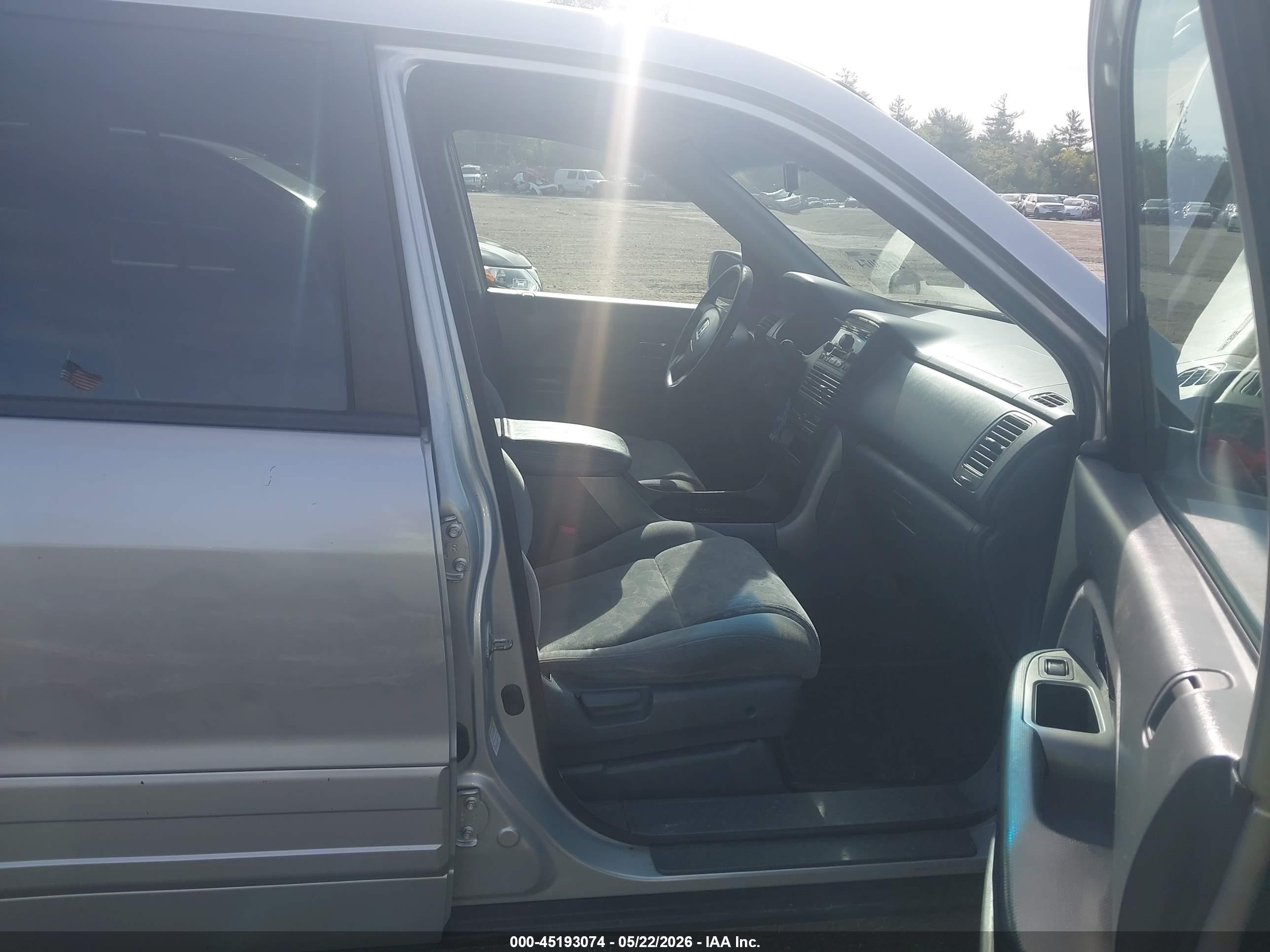 2004 Honda Pilot Ex Silver vin: 2HKYF18474H605625