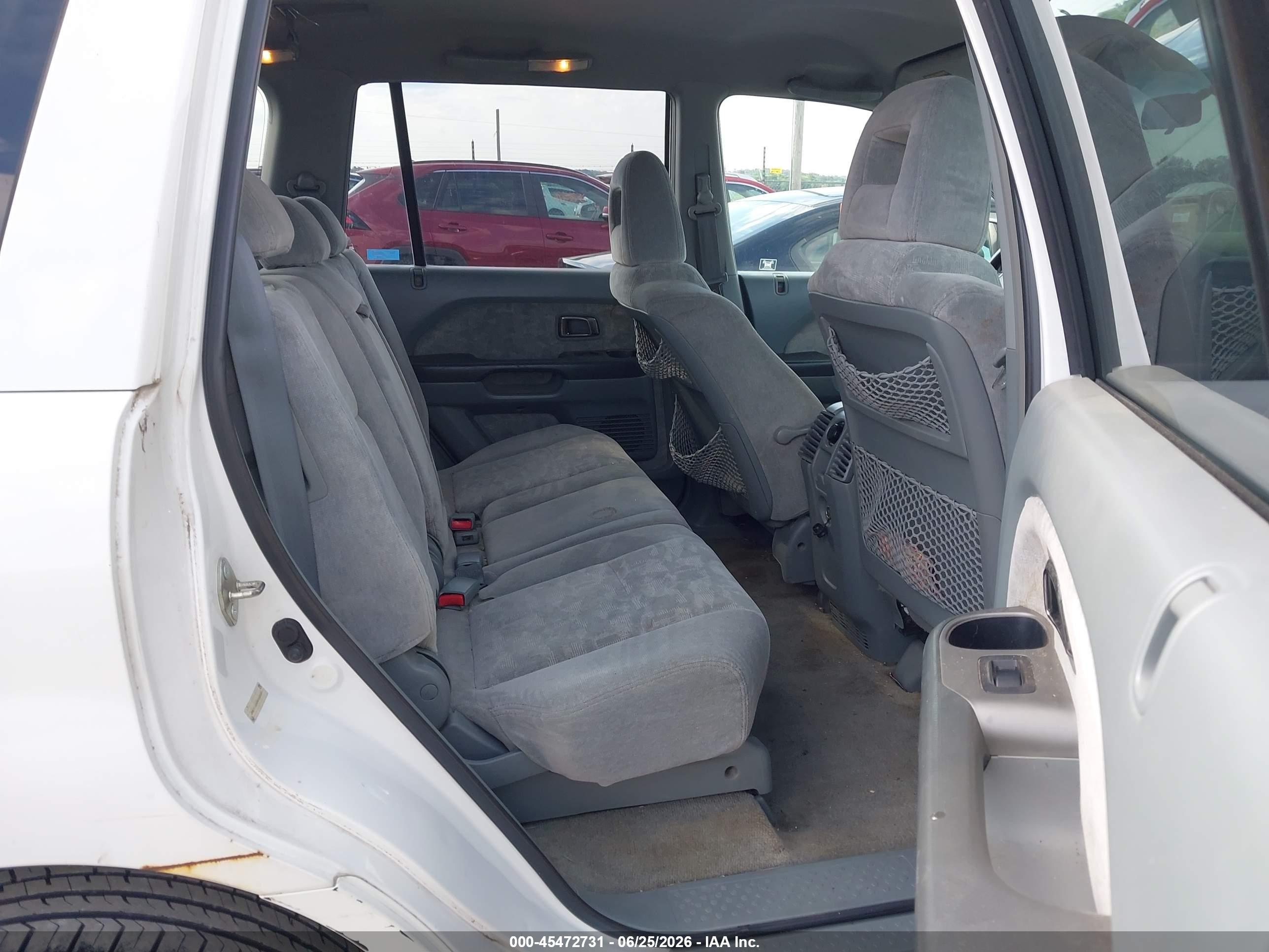 2004 Honda Pilot Ex White vin: 2HKYF18484H568083