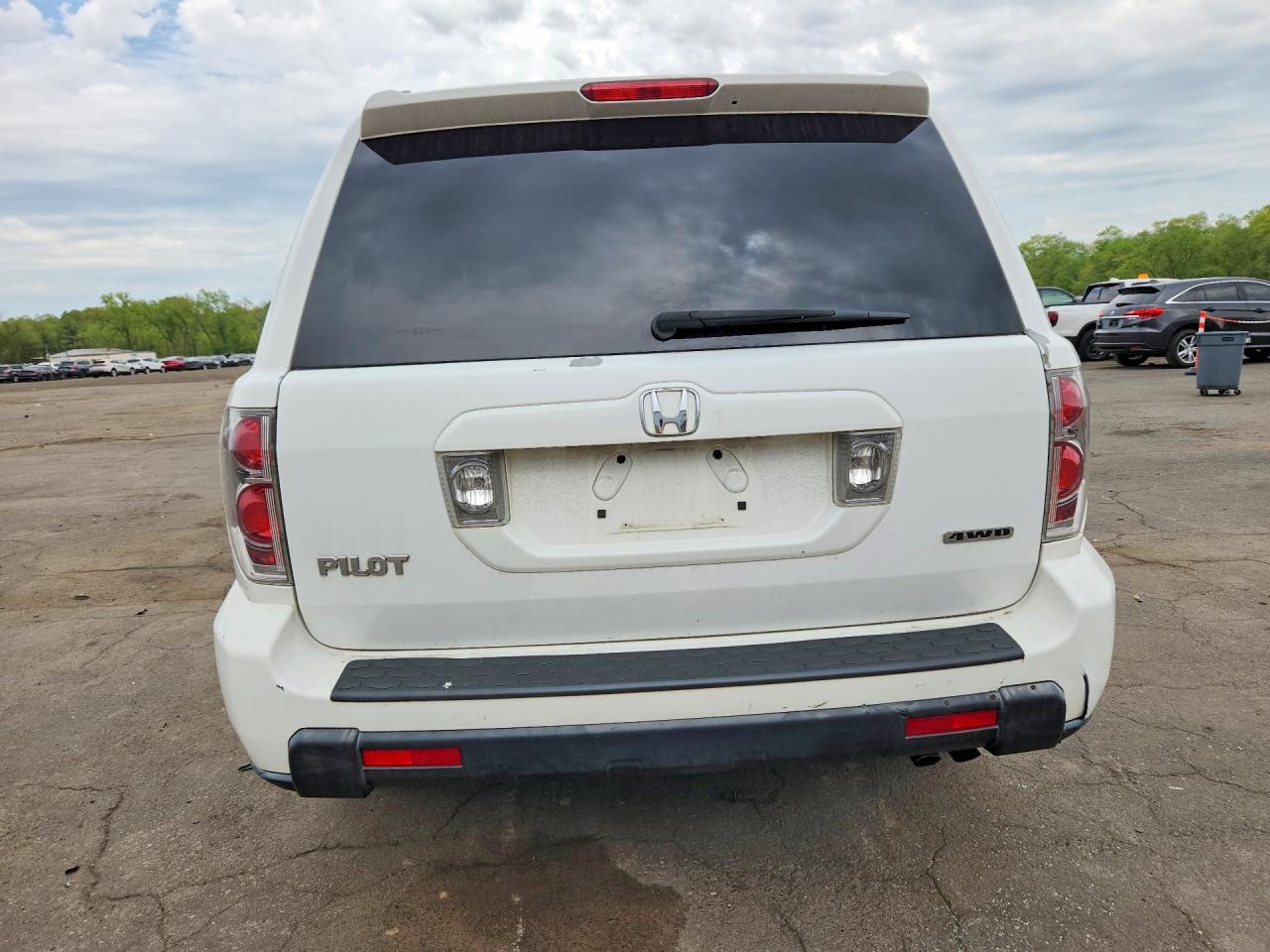 2006 Honda Pilot Ex White vin: 2HKYF18496H554292
