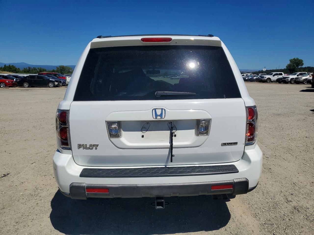 2006 Honda Pilot Ex White vin: 2HKYF18526H553137