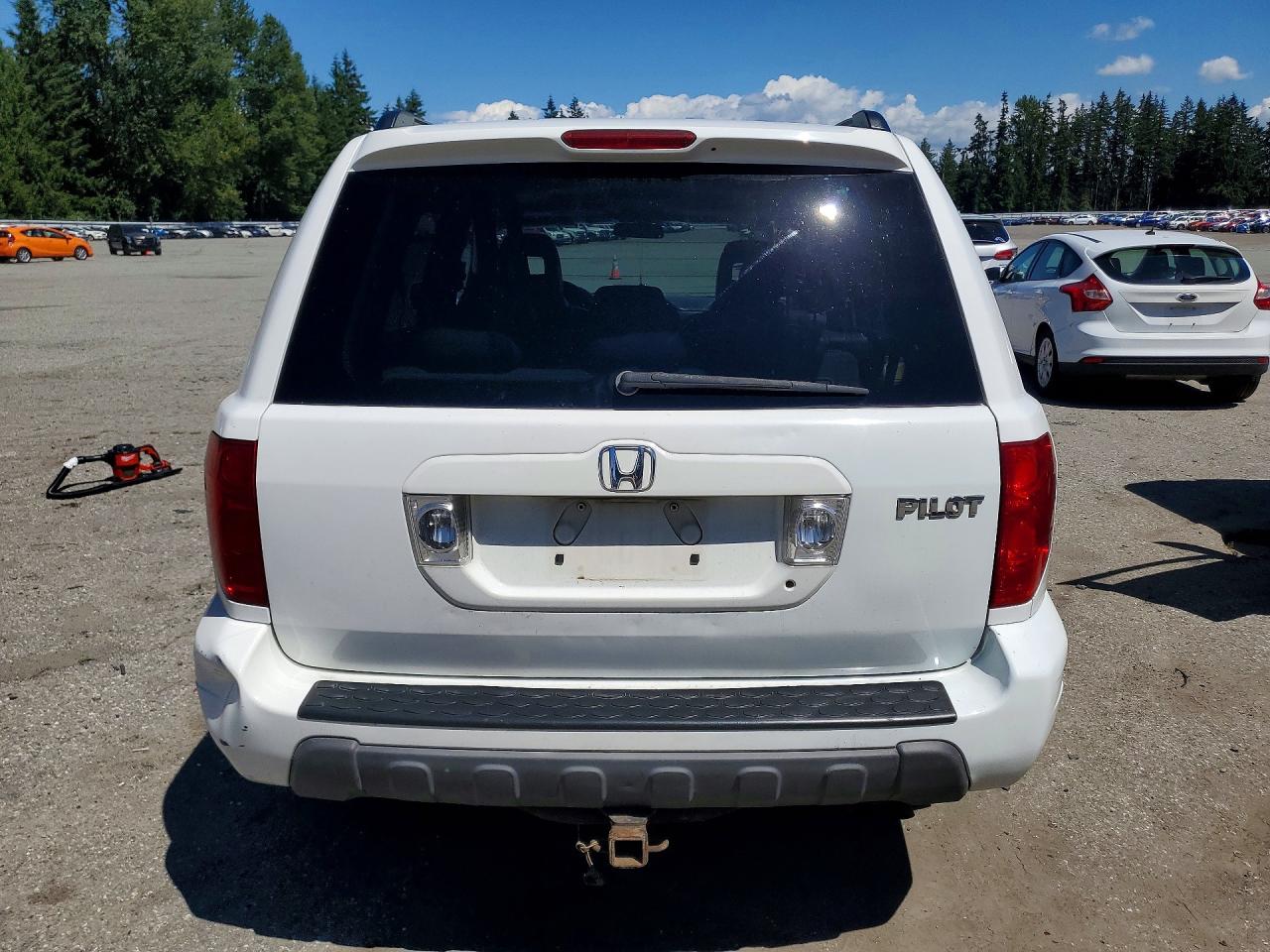 2005 Honda Pilot Exl White vin: 2HKYF186X5H551739