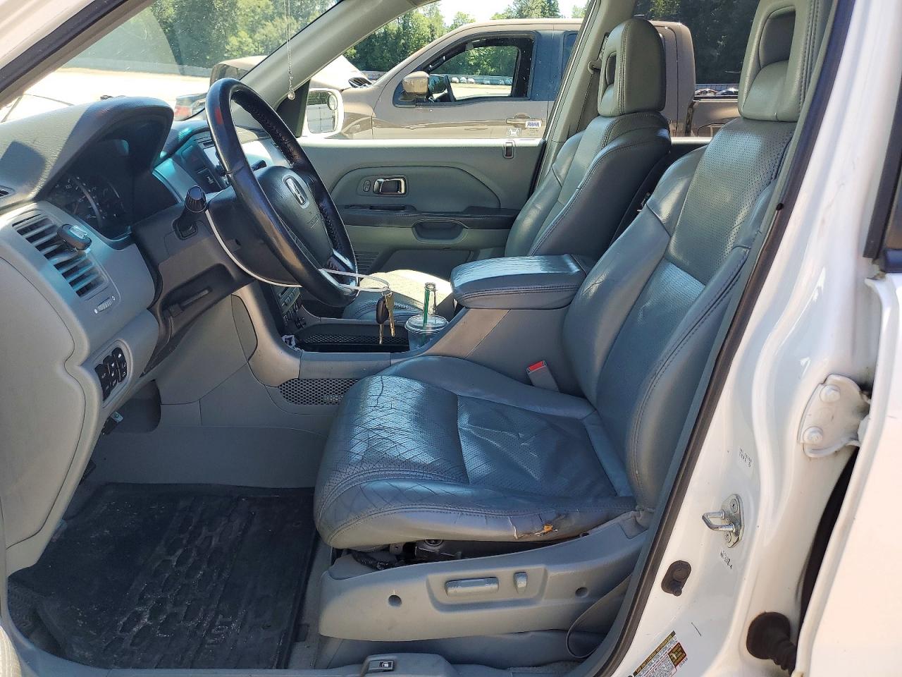 2005 Honda Pilot Exl White vin: 2HKYF186X5H551739