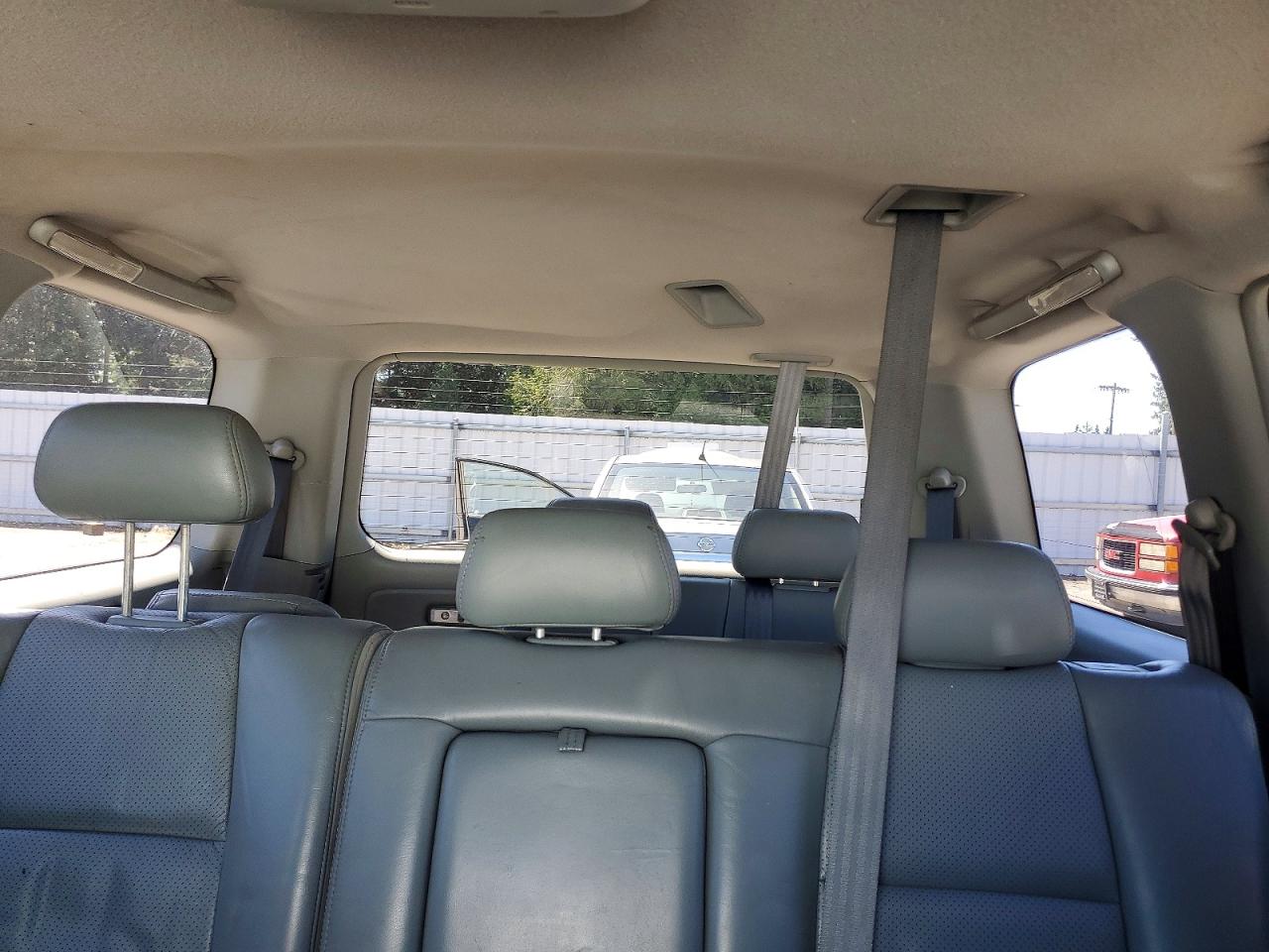 2005 Honda Pilot Exl White vin: 2HKYF186X5H551739