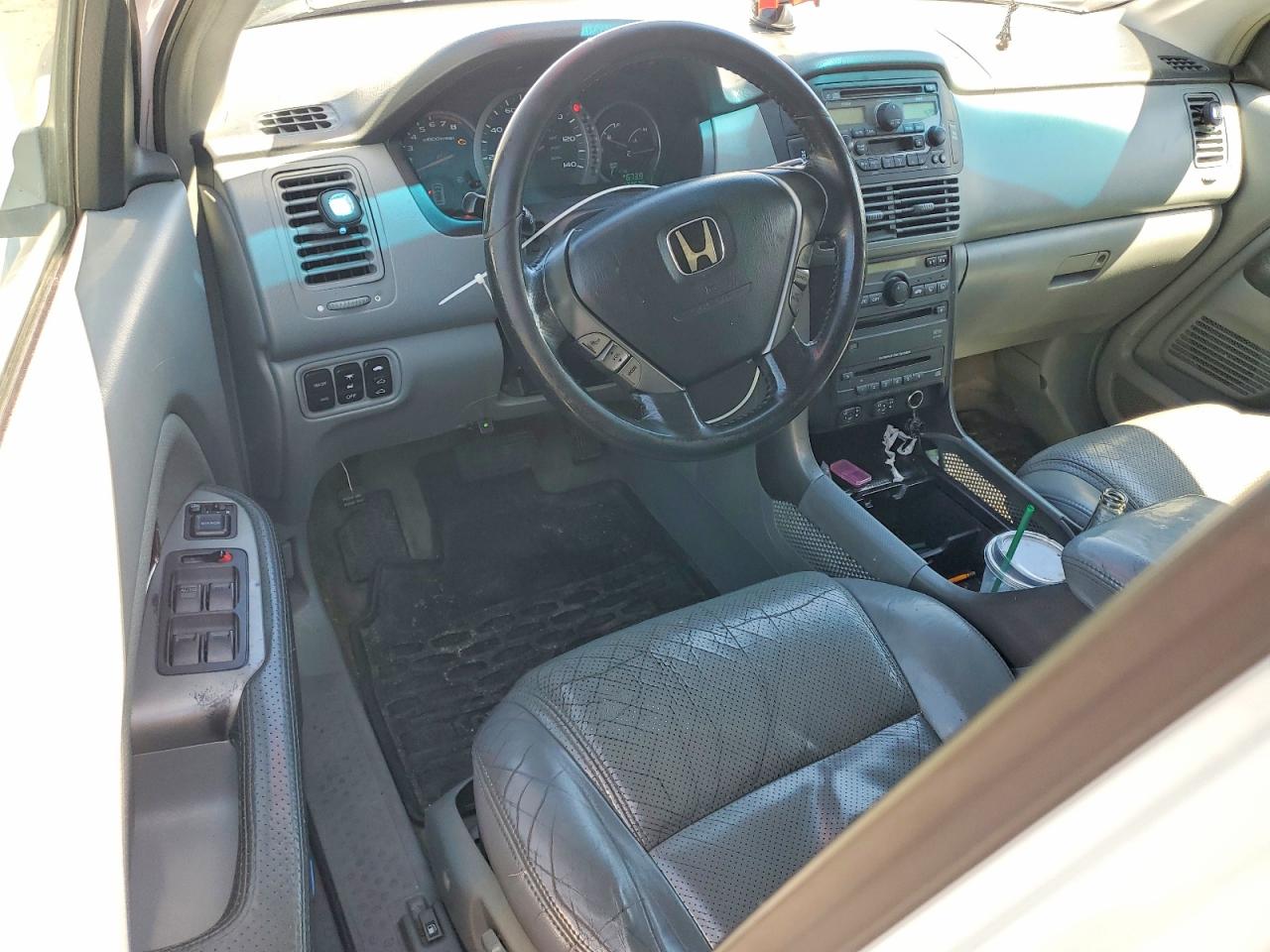 2005 Honda Pilot Exl White vin: 2HKYF186X5H551739
