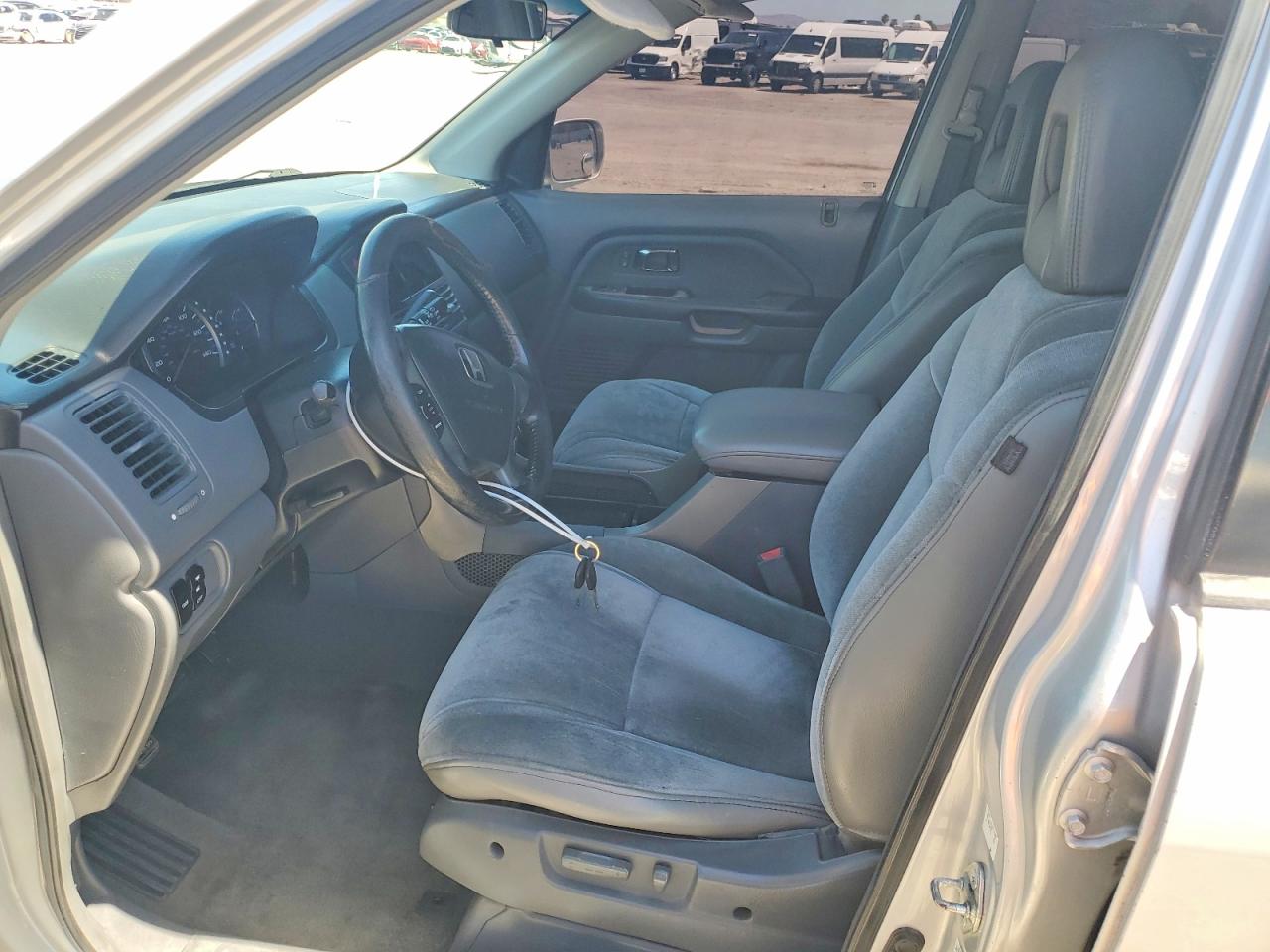 2004 Honda Pilot Exl Silver vin: 2HKYF187X4H573358