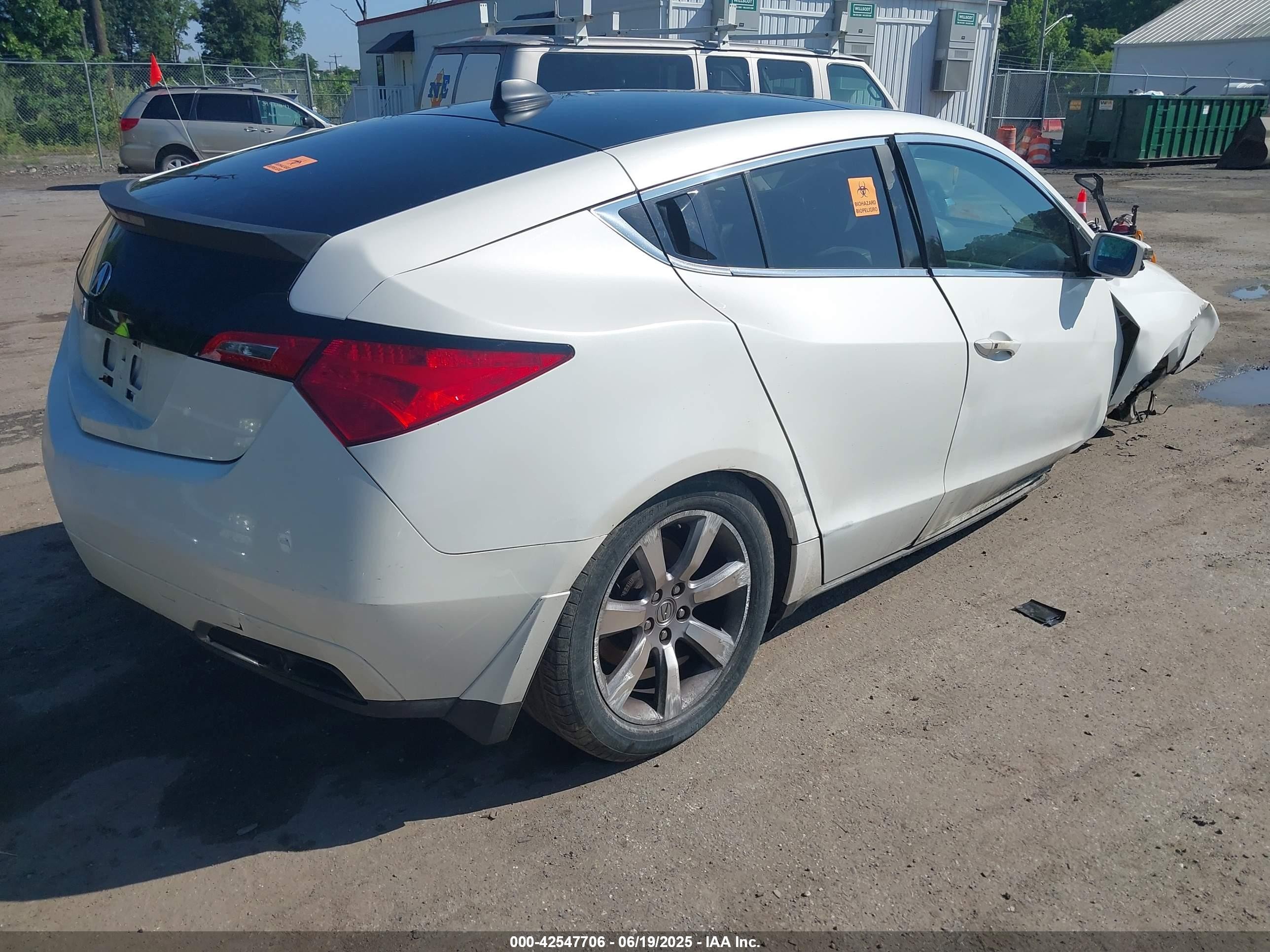 2011 Acura Zdx   White vin: 2HNYB1H46BH500621