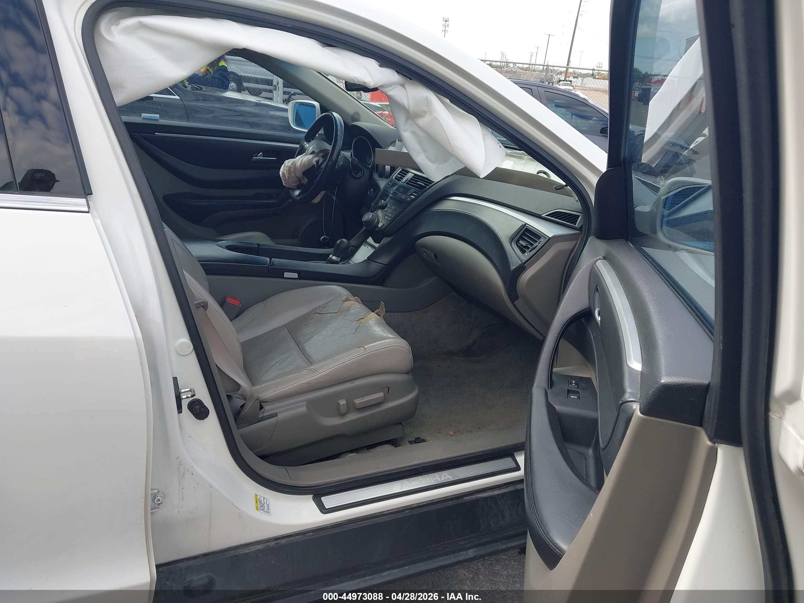 2011 Acura Zdx   White vin: 2HNYB1H48BH500507