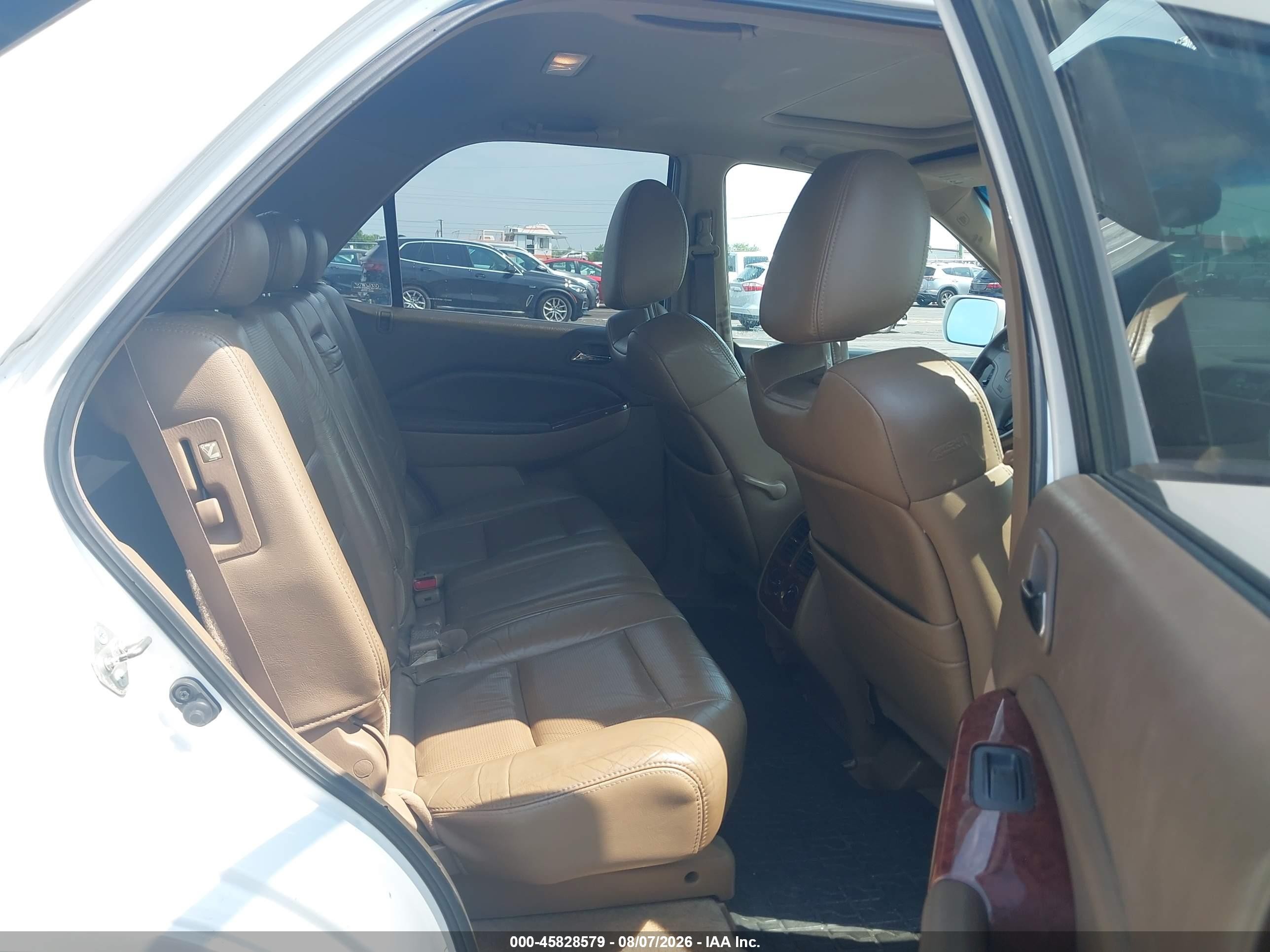 2005 Acura Mdx   White vin: 2HNYD18225H526808