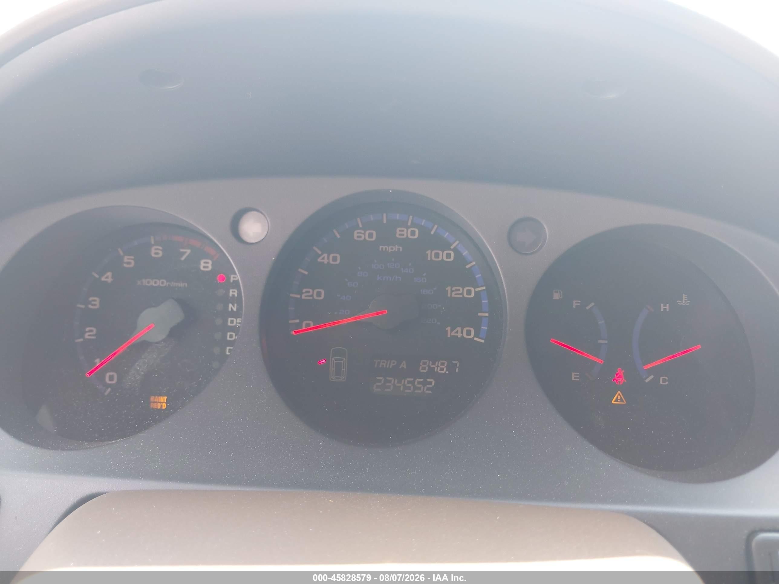 2005 Acura Mdx   White vin: 2HNYD18225H526808