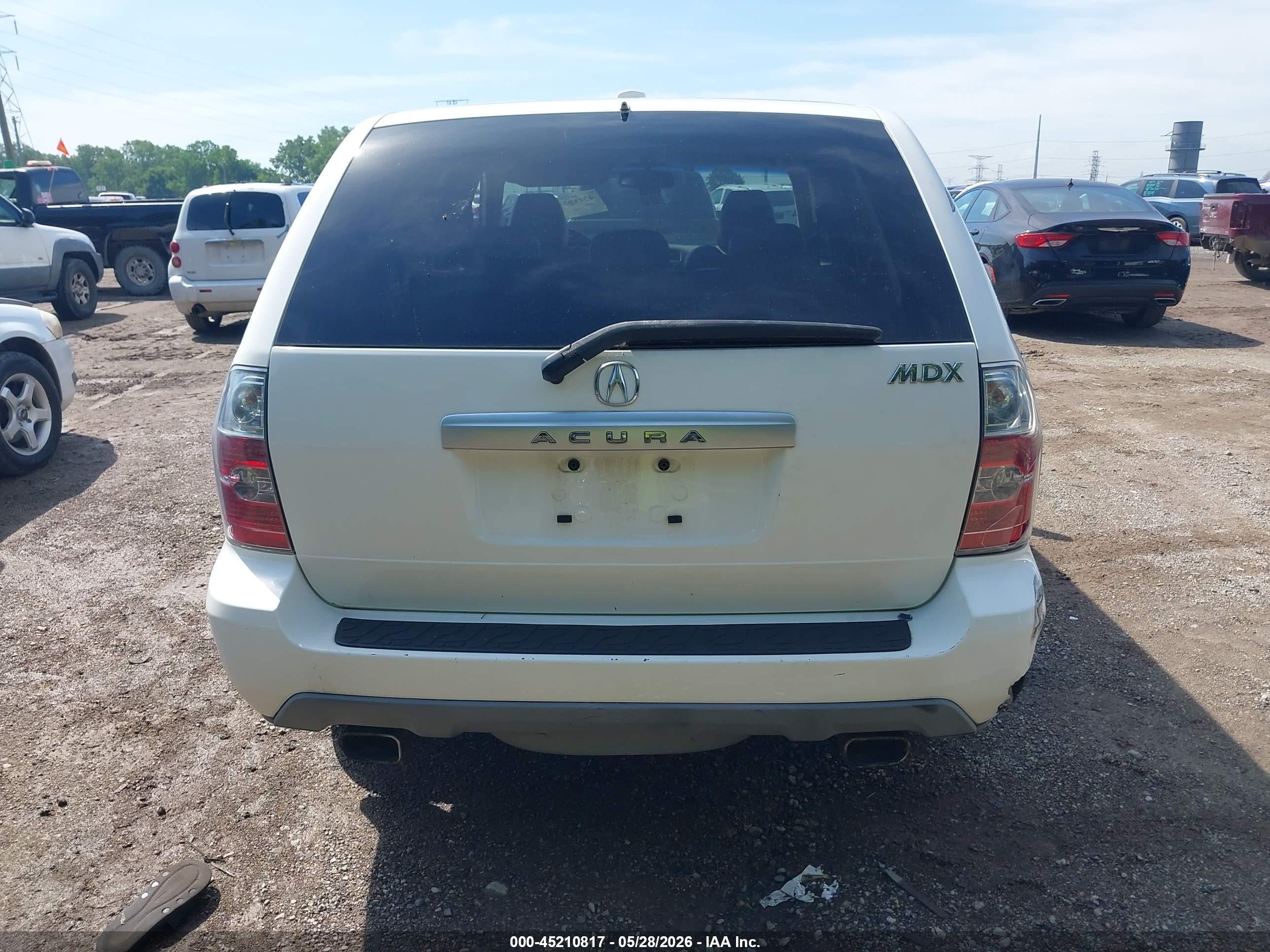 2005 Acura Mdx   White vin: 2HNYD18285H548375