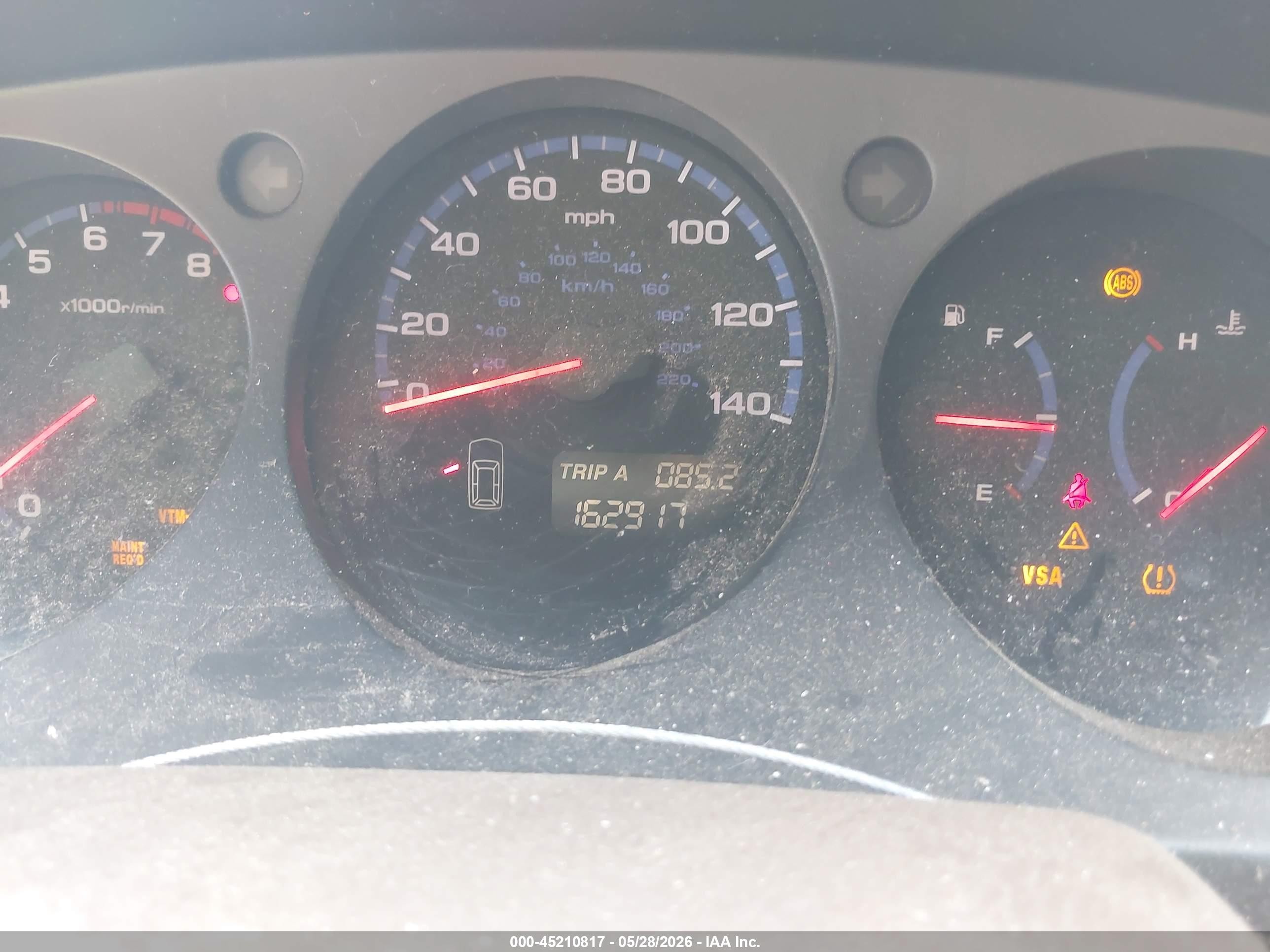 2005 Acura Mdx   White vin: 2HNYD18285H548375