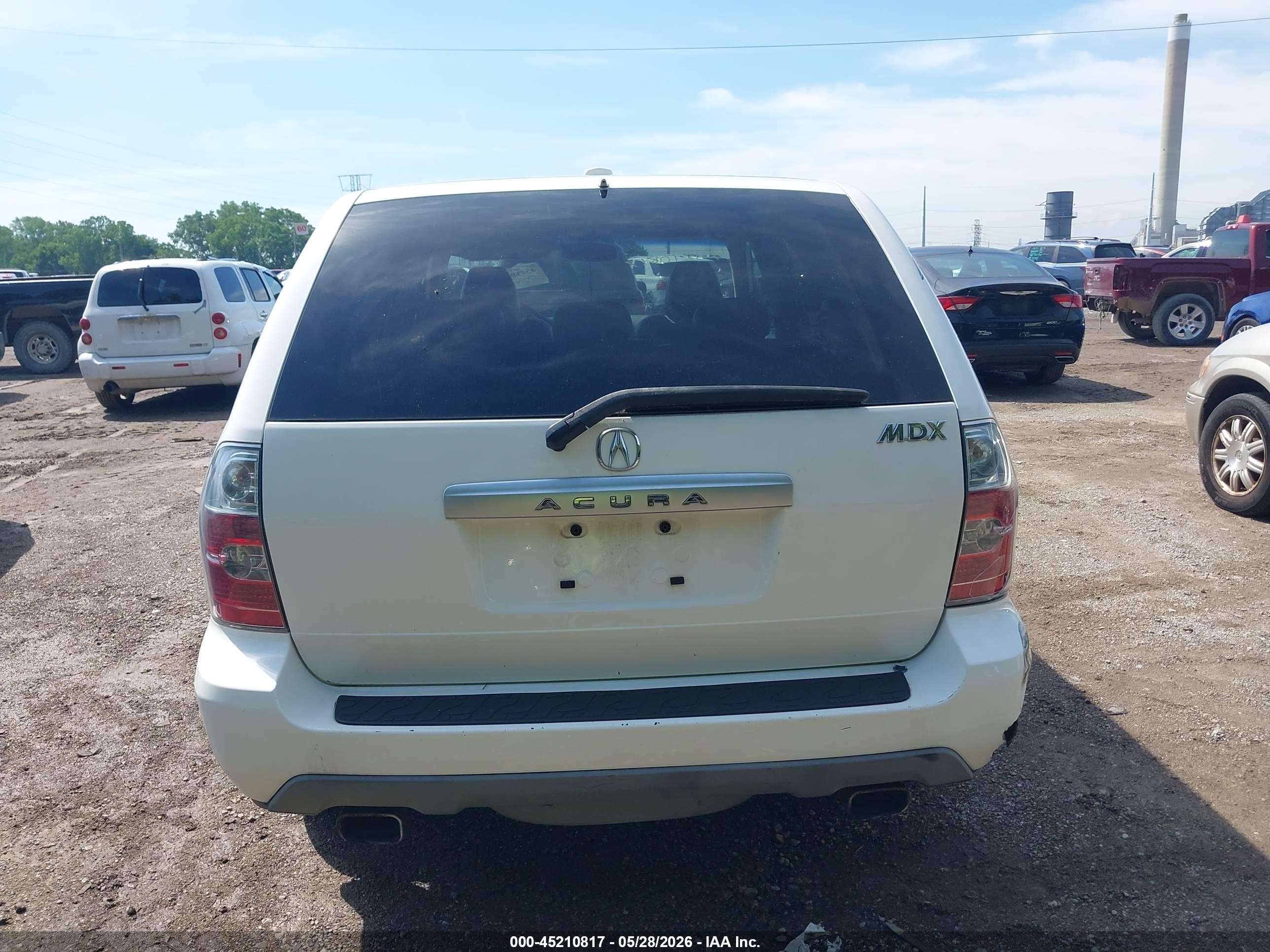 2005 Acura Mdx   White vin: 2HNYD18285H548375