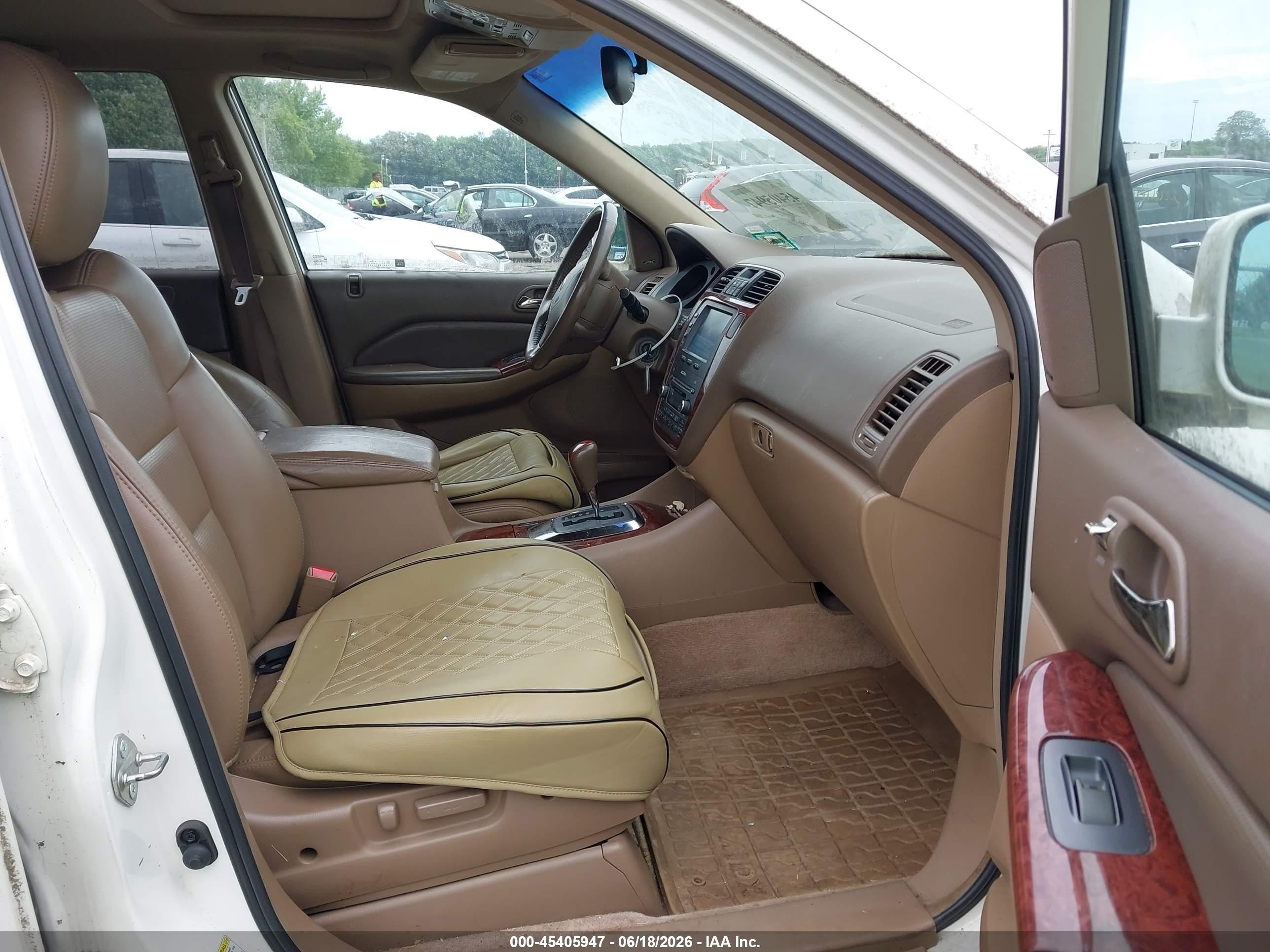 2005 Acura Mdx   White vin: 2HNYD18675H554347