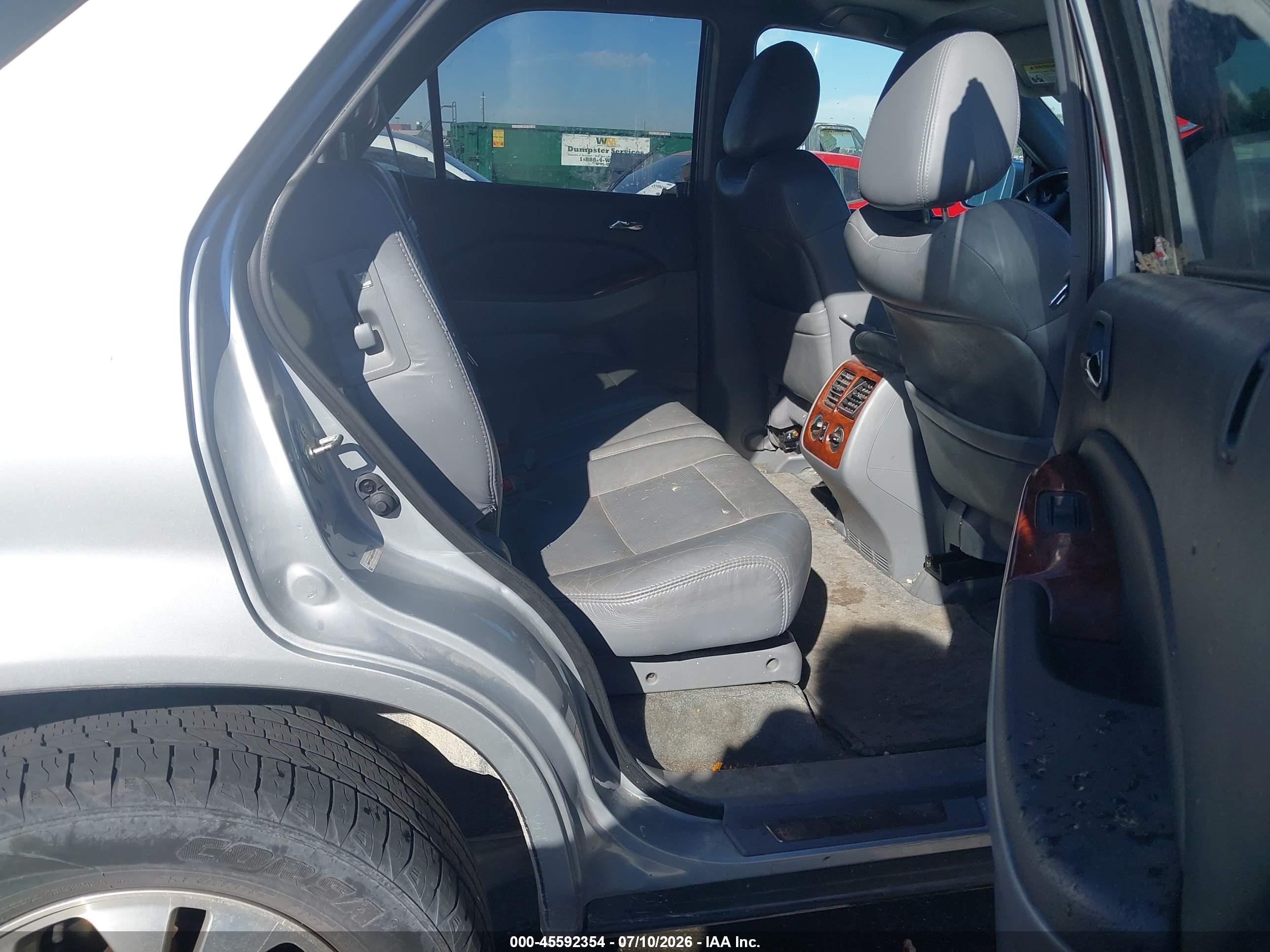 2003 Acura Mdx   Silver vin: 2HNYD18683H528949
