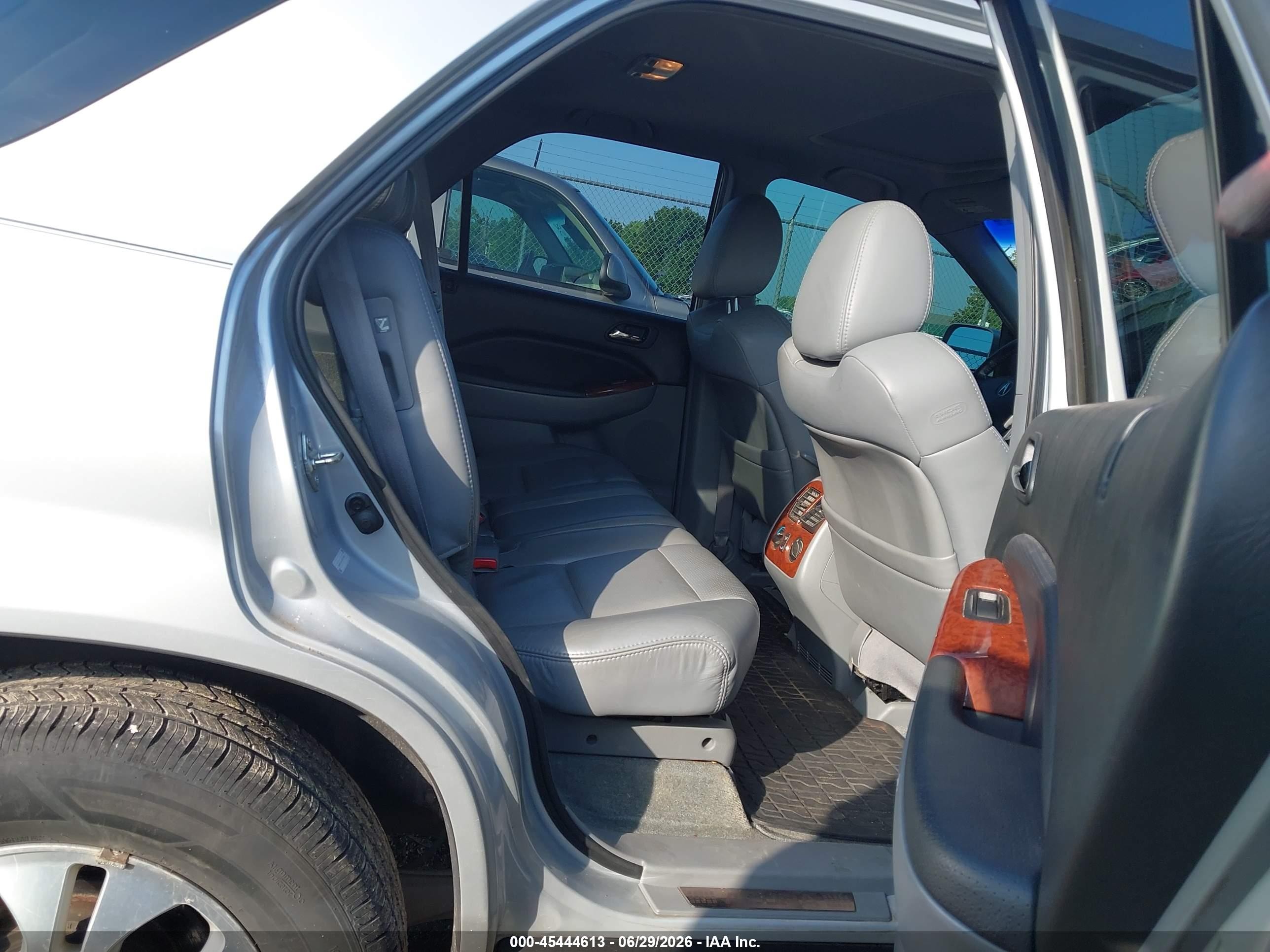 2003 Acura Mdx   Silver vin: 2HNYD186X3H539211