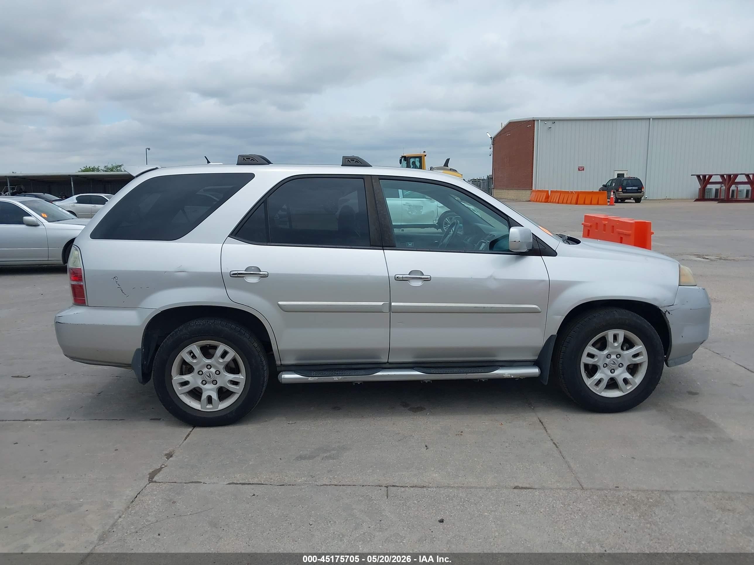 2005 Acura Mdx   Silver vin: 2HNYD18815H526495
