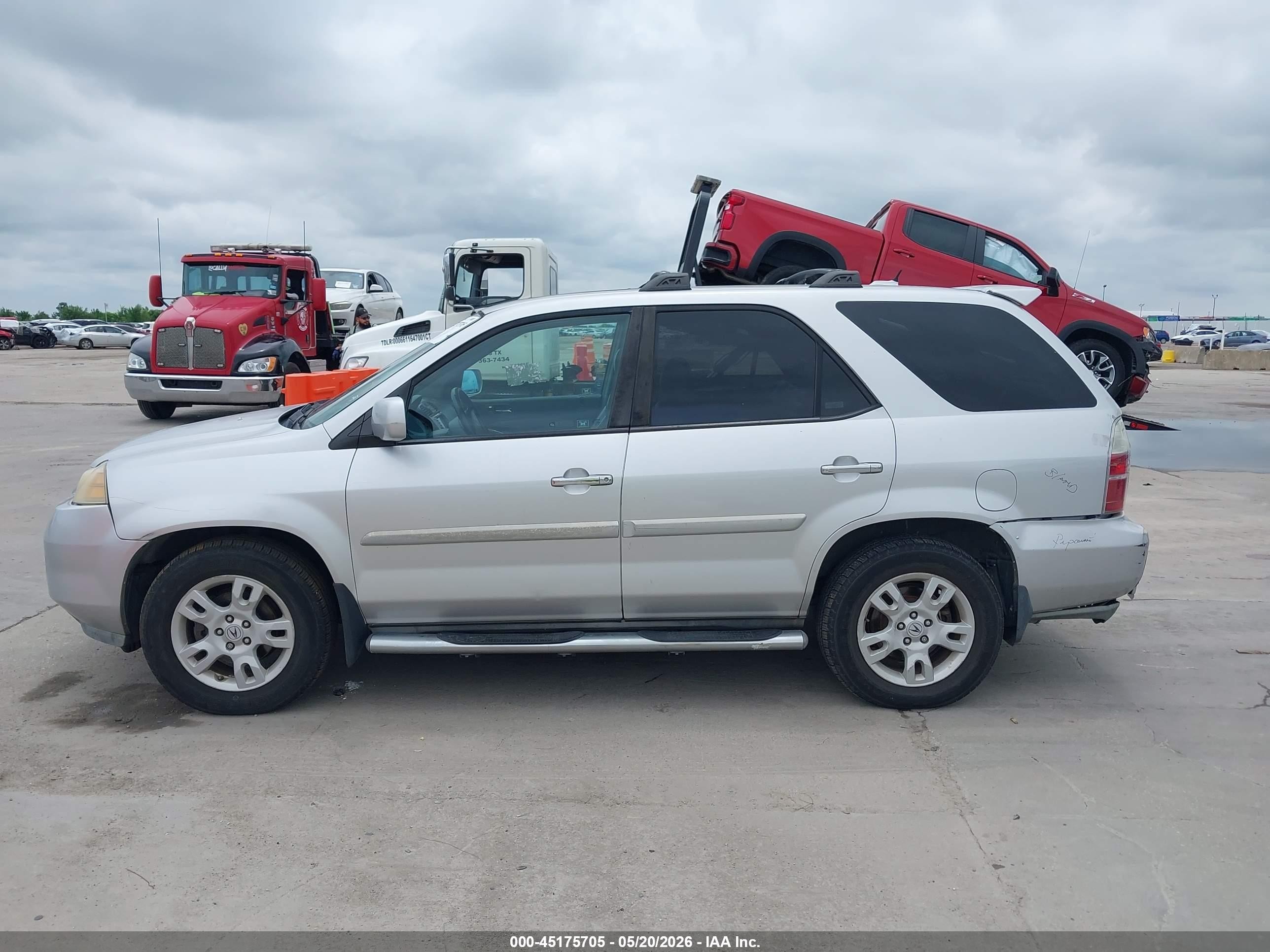 2005 Acura Mdx   Silver vin: 2HNYD18815H526495