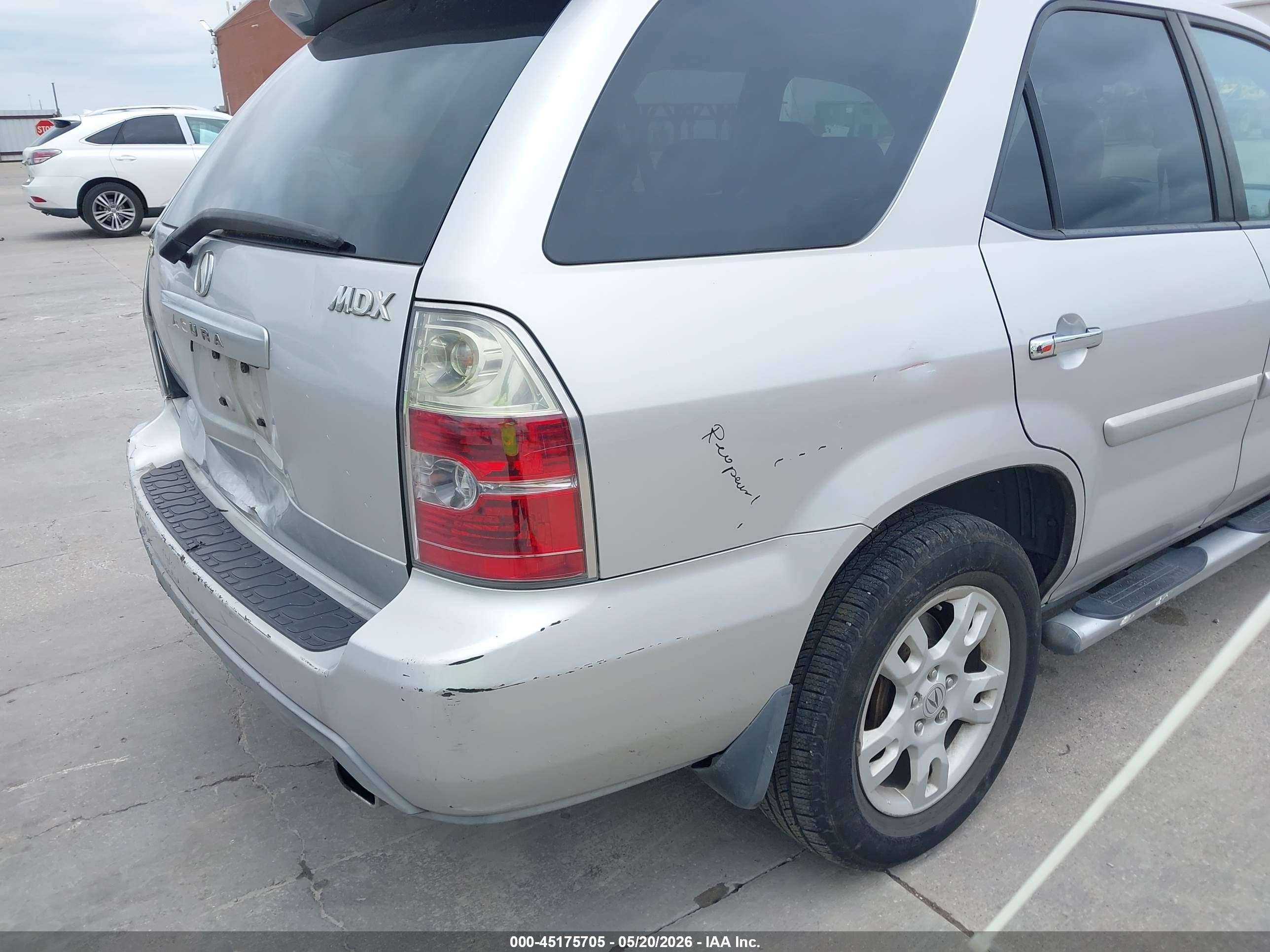 2005 Acura Mdx   Silver vin: 2HNYD18815H526495