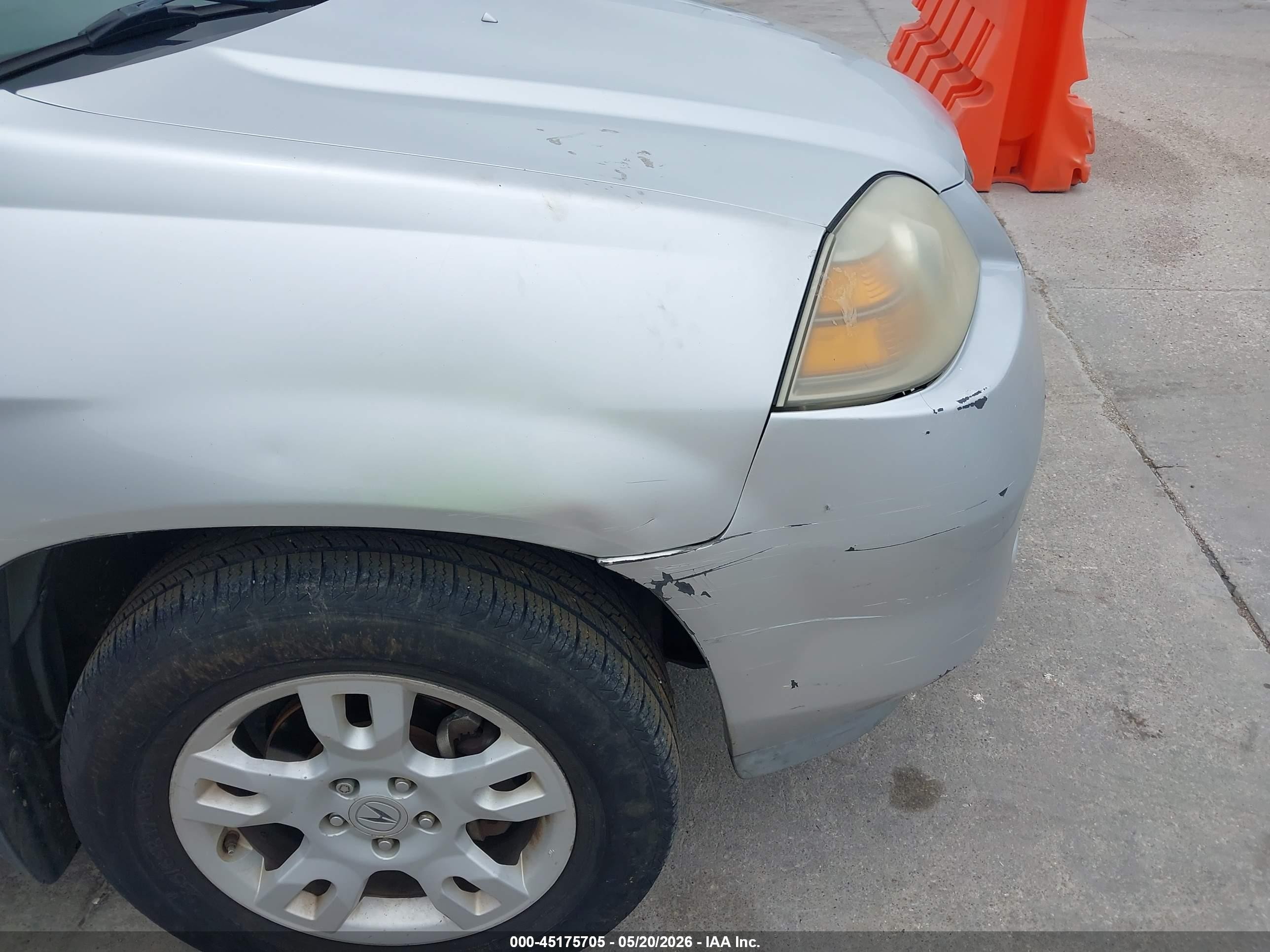 2005 Acura Mdx   Silver vin: 2HNYD18815H526495