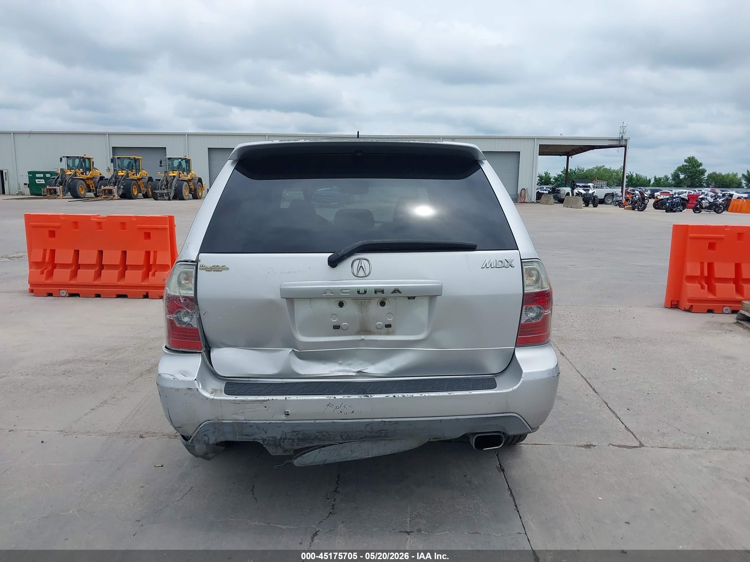 2005 Acura Mdx   Silver vin: 2HNYD18815H526495