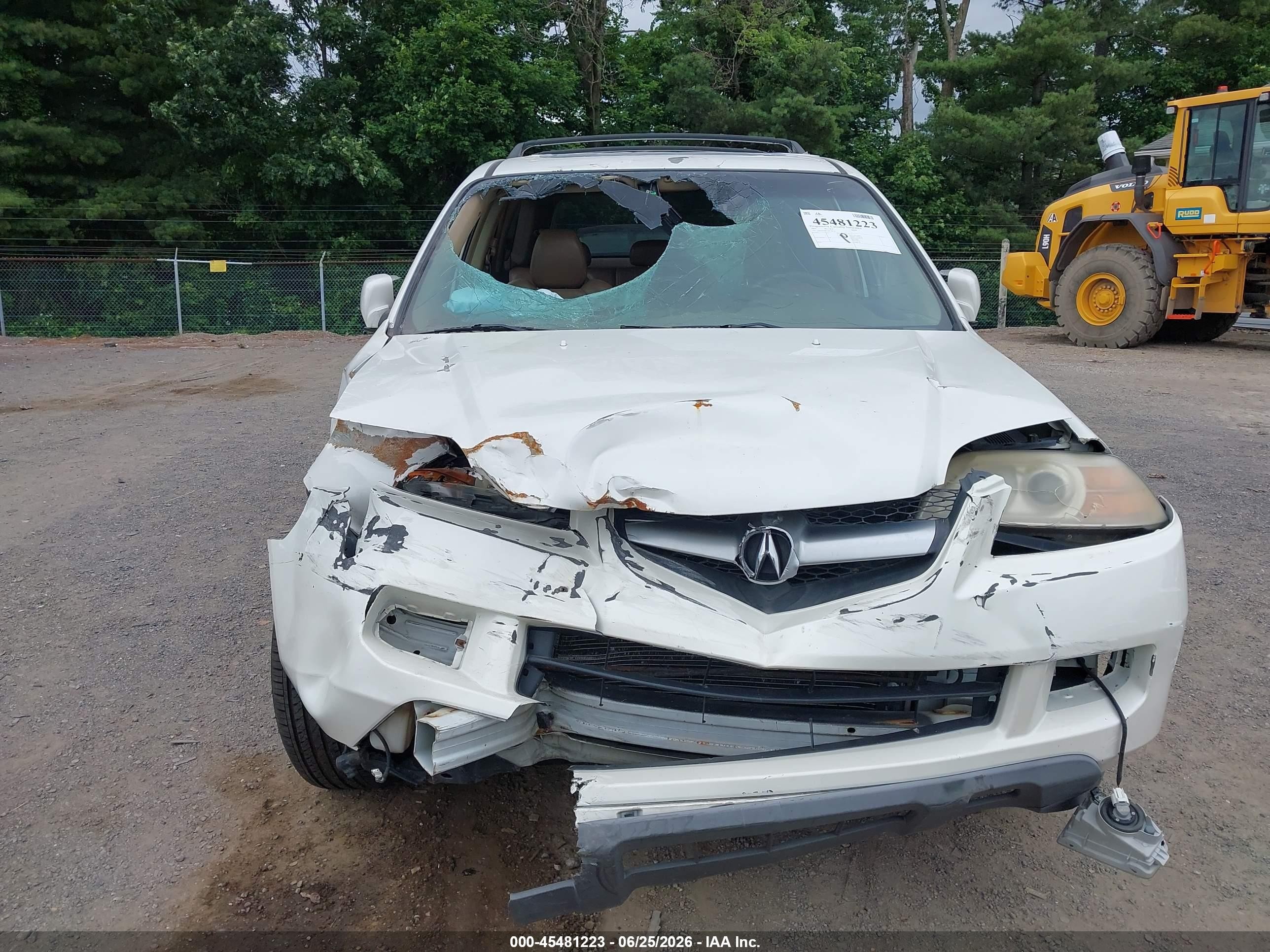 2005 Acura Mdx   White vin: 2HNYD18835H528930