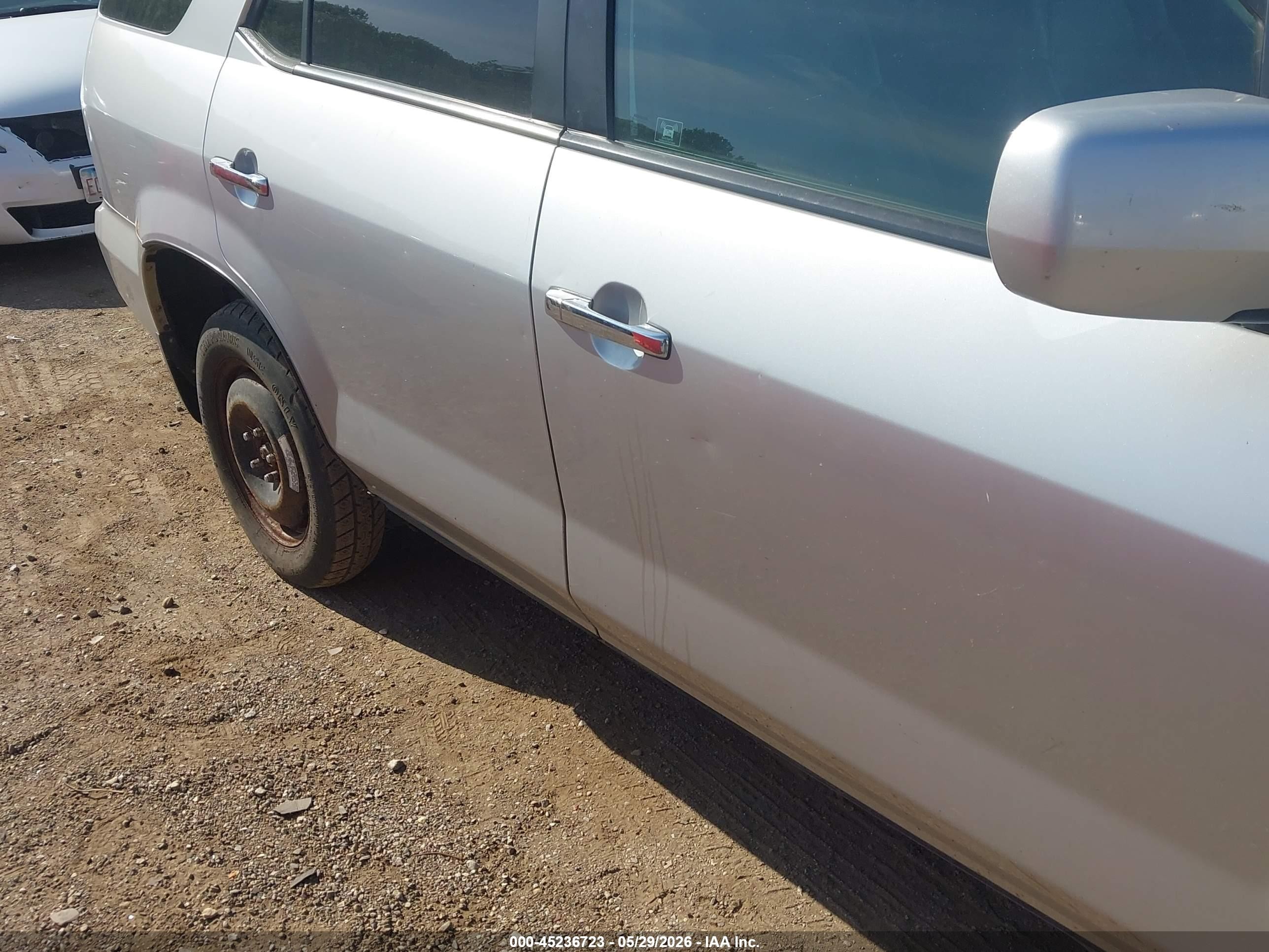 2006 Acura Mdx   Silver vin: 2HNYD18876H549832