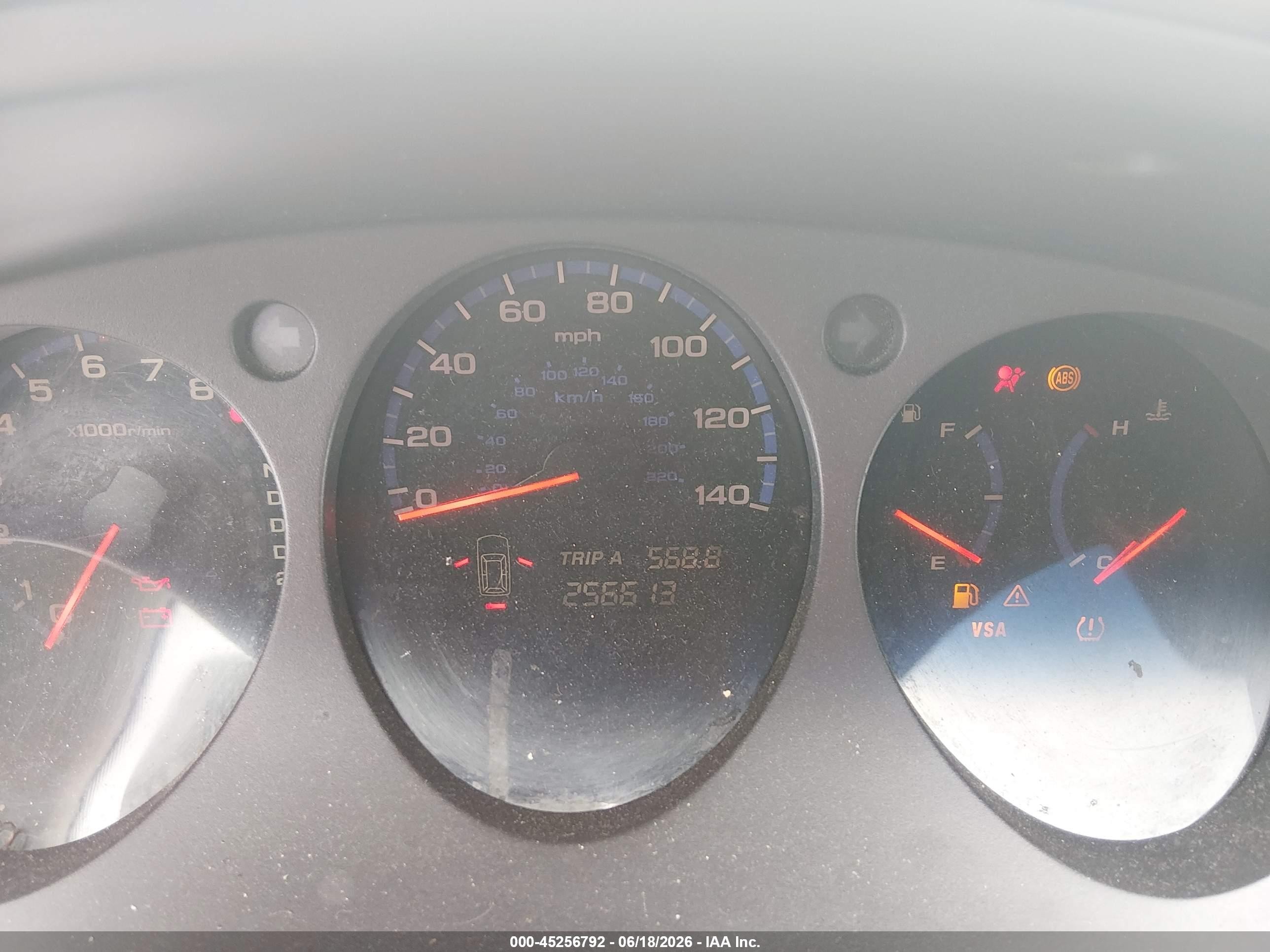 2005 Acura Mdx   White vin: 2HNYD18985H518368