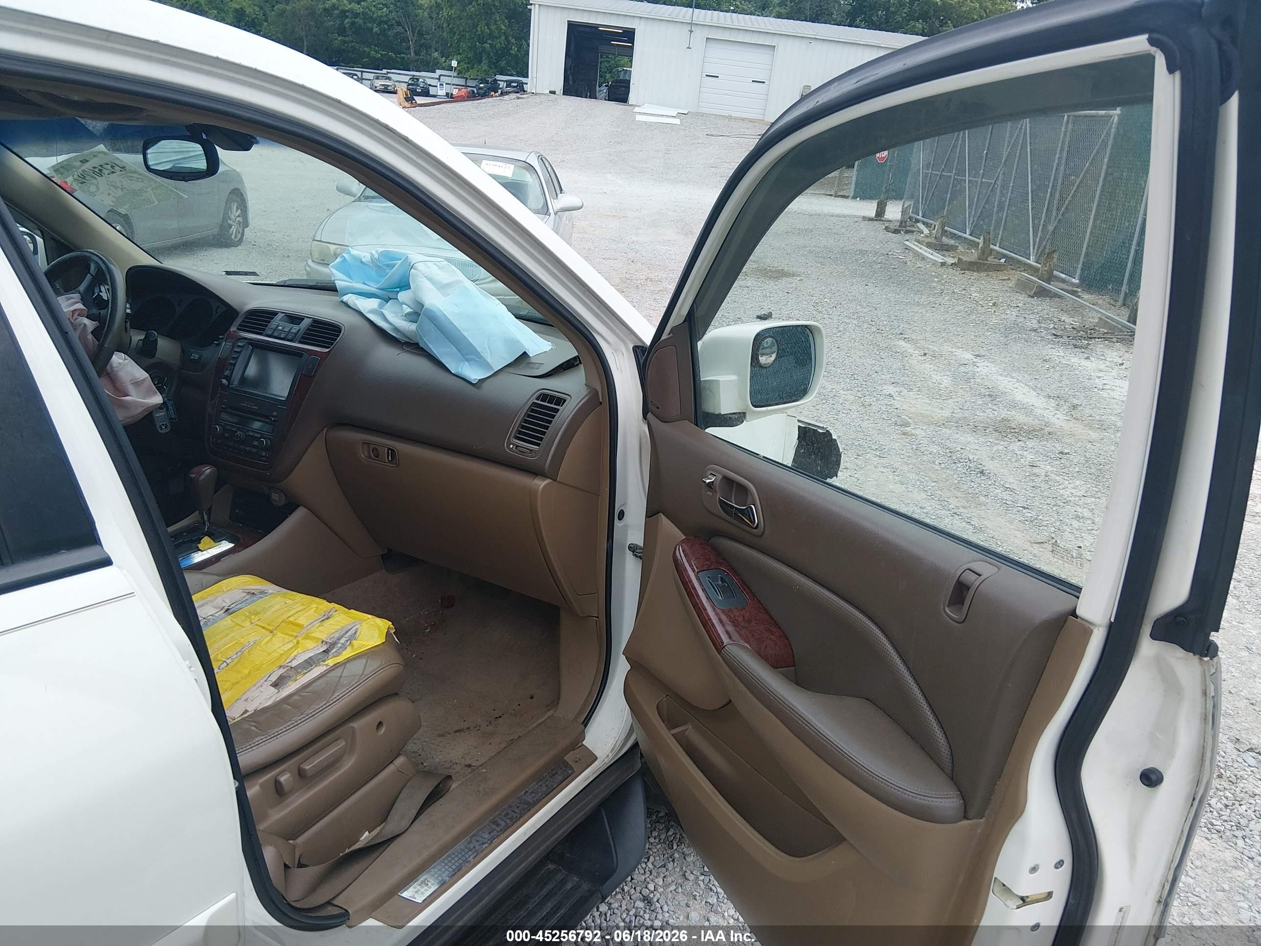 2005 Acura Mdx   White vin: 2HNYD18985H518368