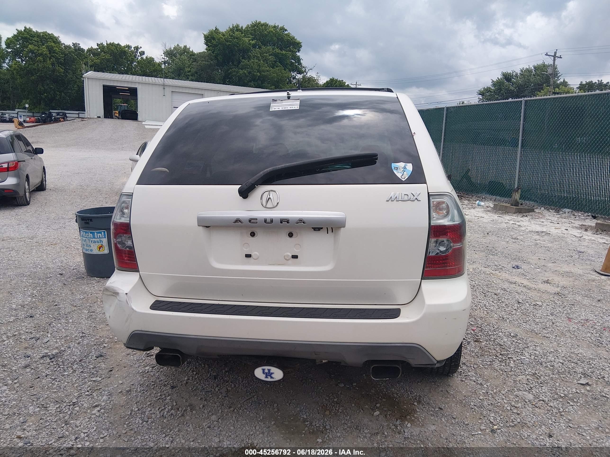 2005 Acura Mdx   White vin: 2HNYD18985H518368