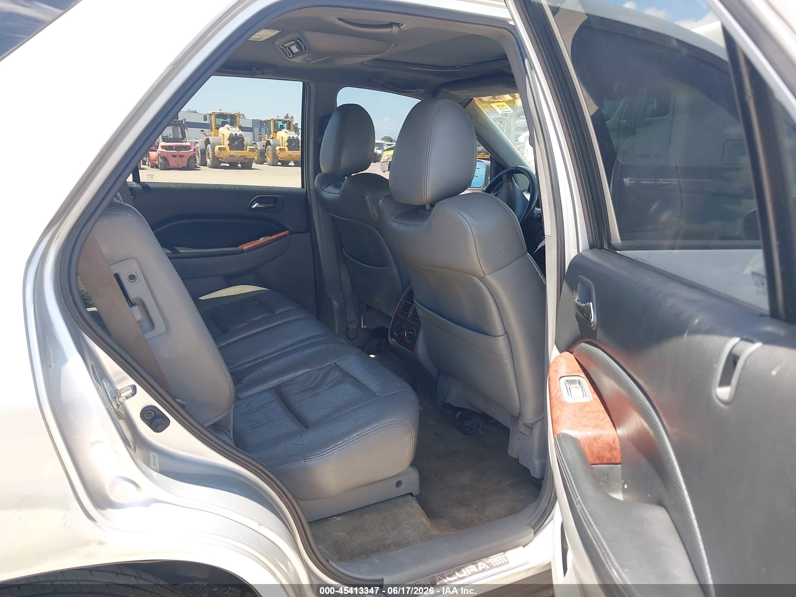 2005 Acura Mdx   Silver vin: 2HNYD189X5H502785
