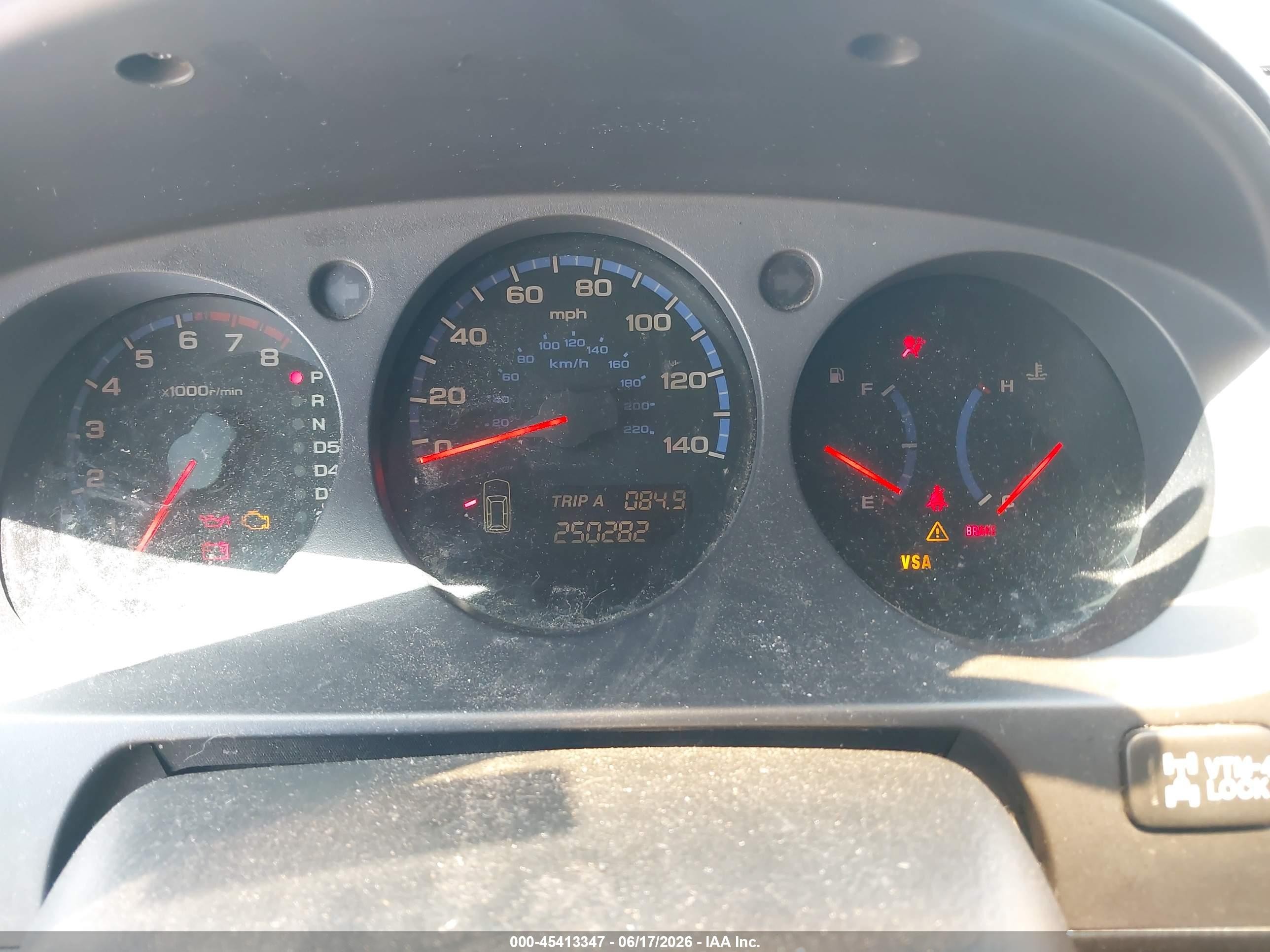 2005 Acura Mdx   Silver vin: 2HNYD189X5H502785