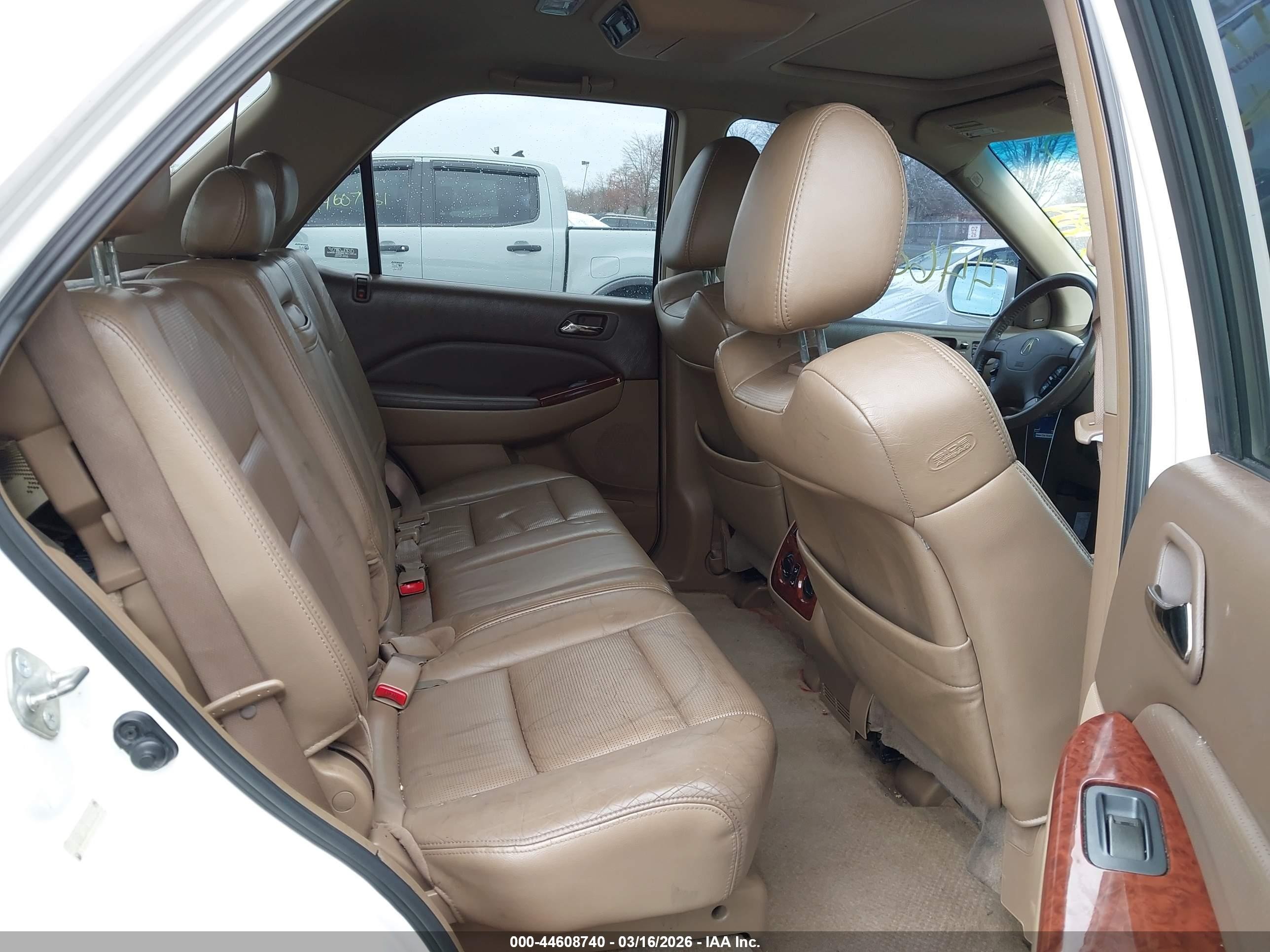 2005 Acura Mdx   White vin: 2HNYD189X5H503113