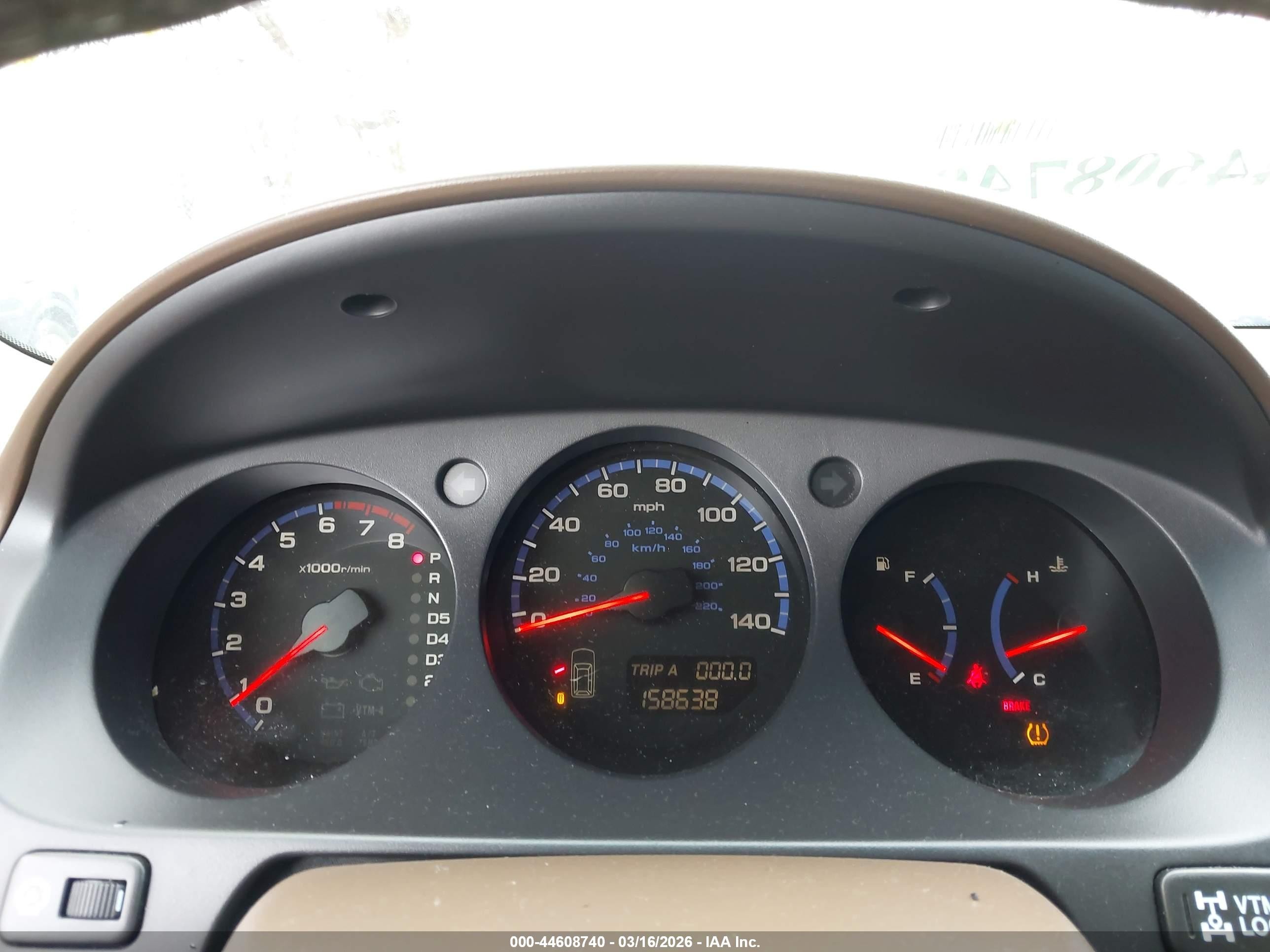 2005 Acura Mdx   White vin: 2HNYD189X5H503113