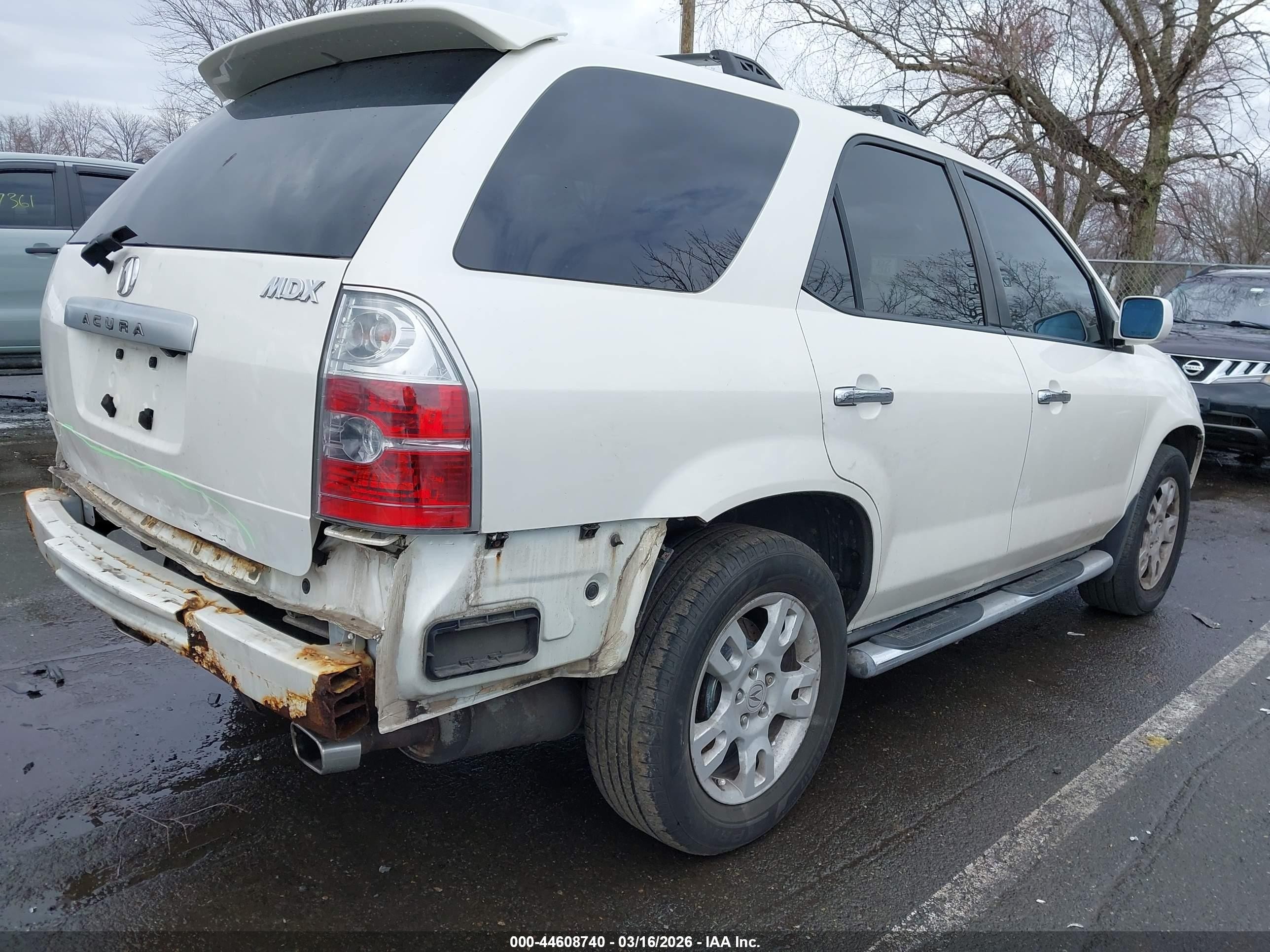 2005 Acura Mdx   White vin: 2HNYD189X5H503113
