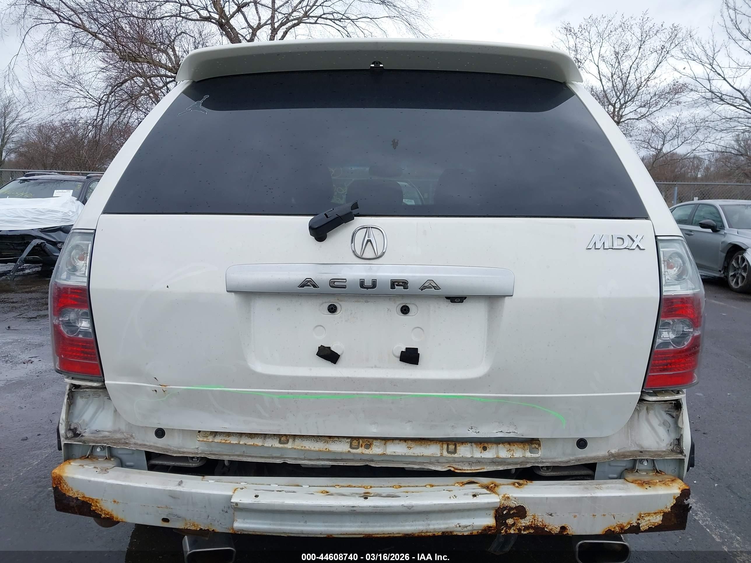 2005 Acura Mdx   White vin: 2HNYD189X5H503113