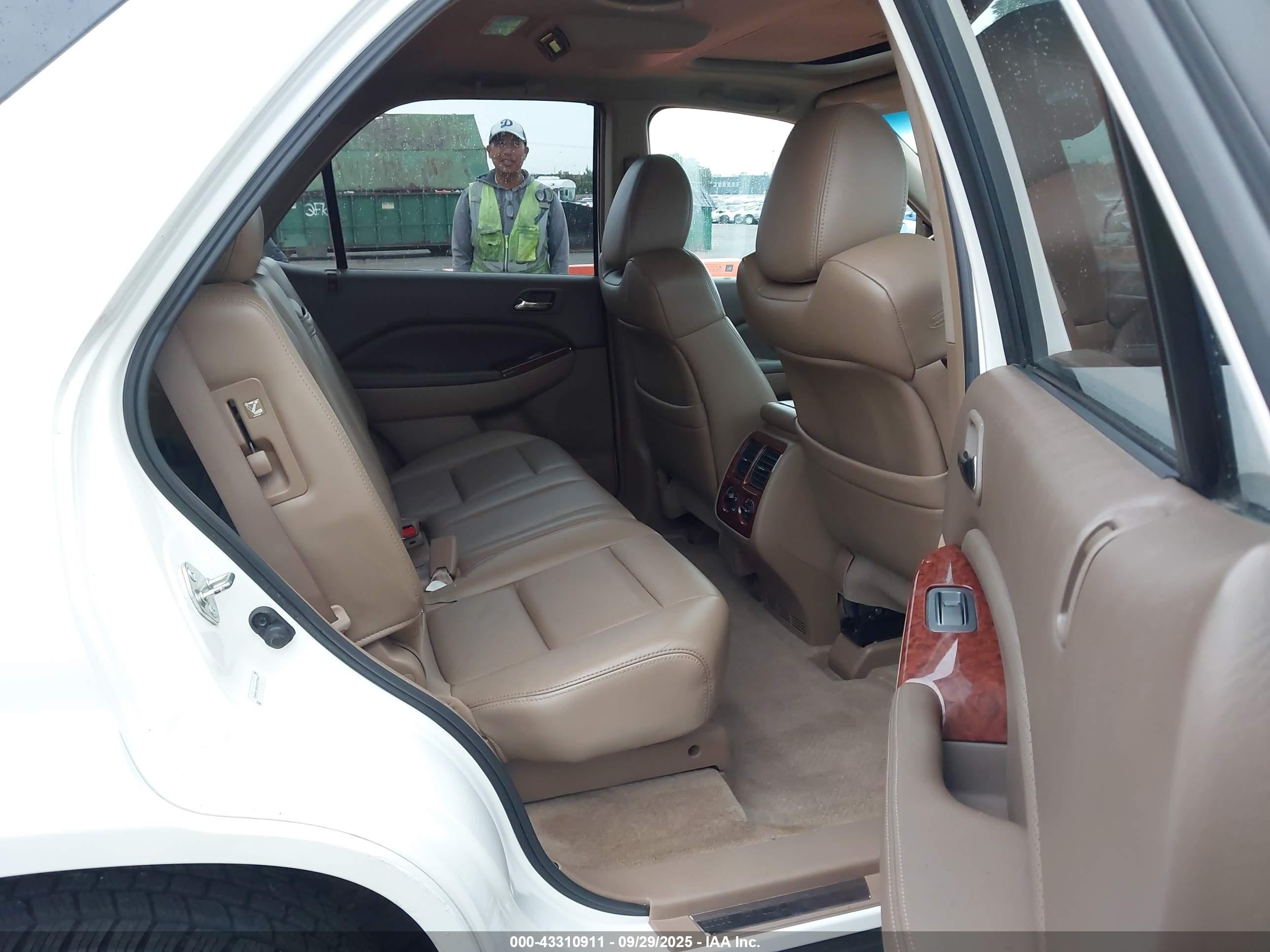 2005 Acura Mdx   Белый vin: 2HNYD189X5H529064