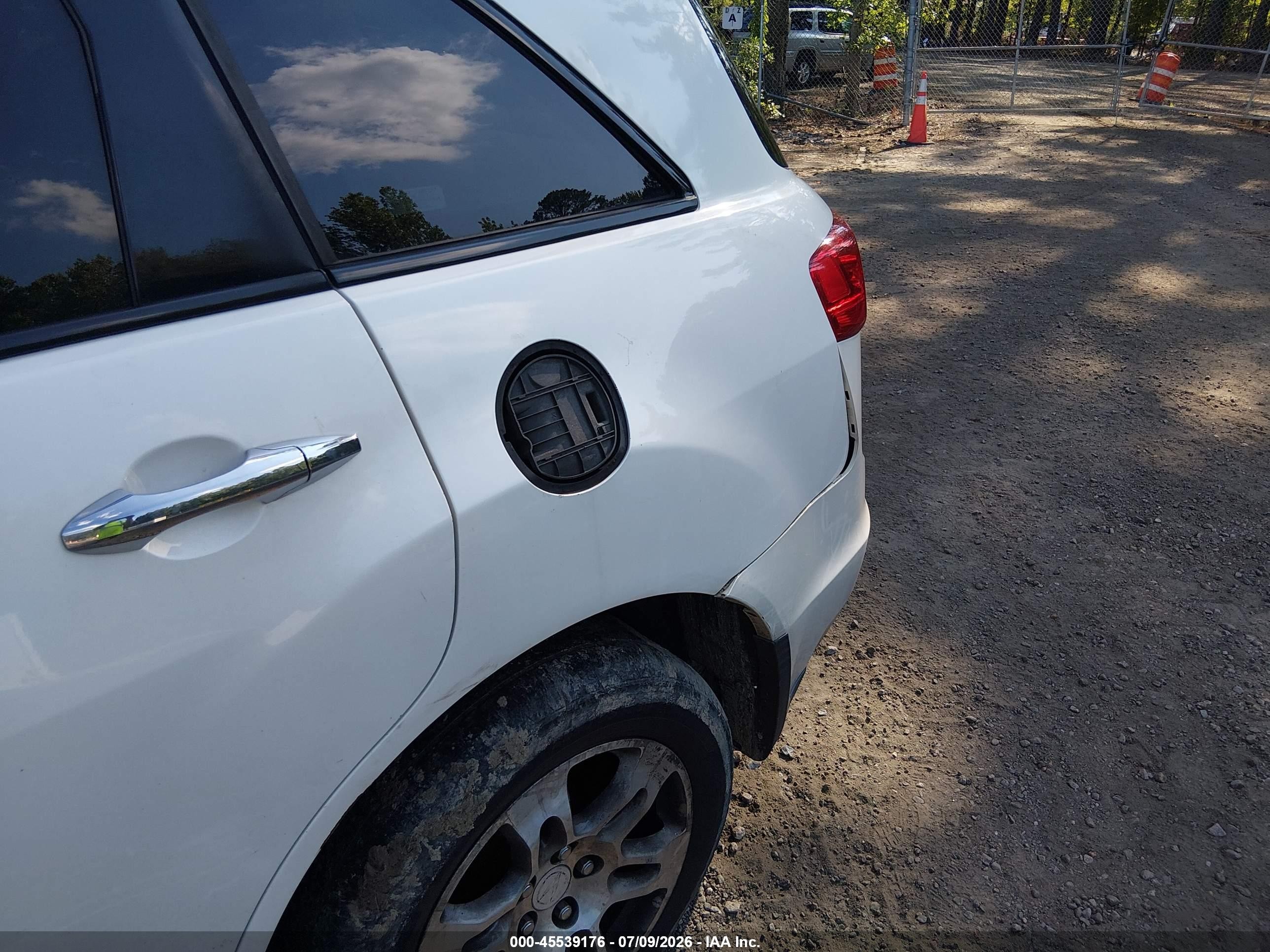 2007 Acura Mdx   White vin: 2HNYD28217H543477