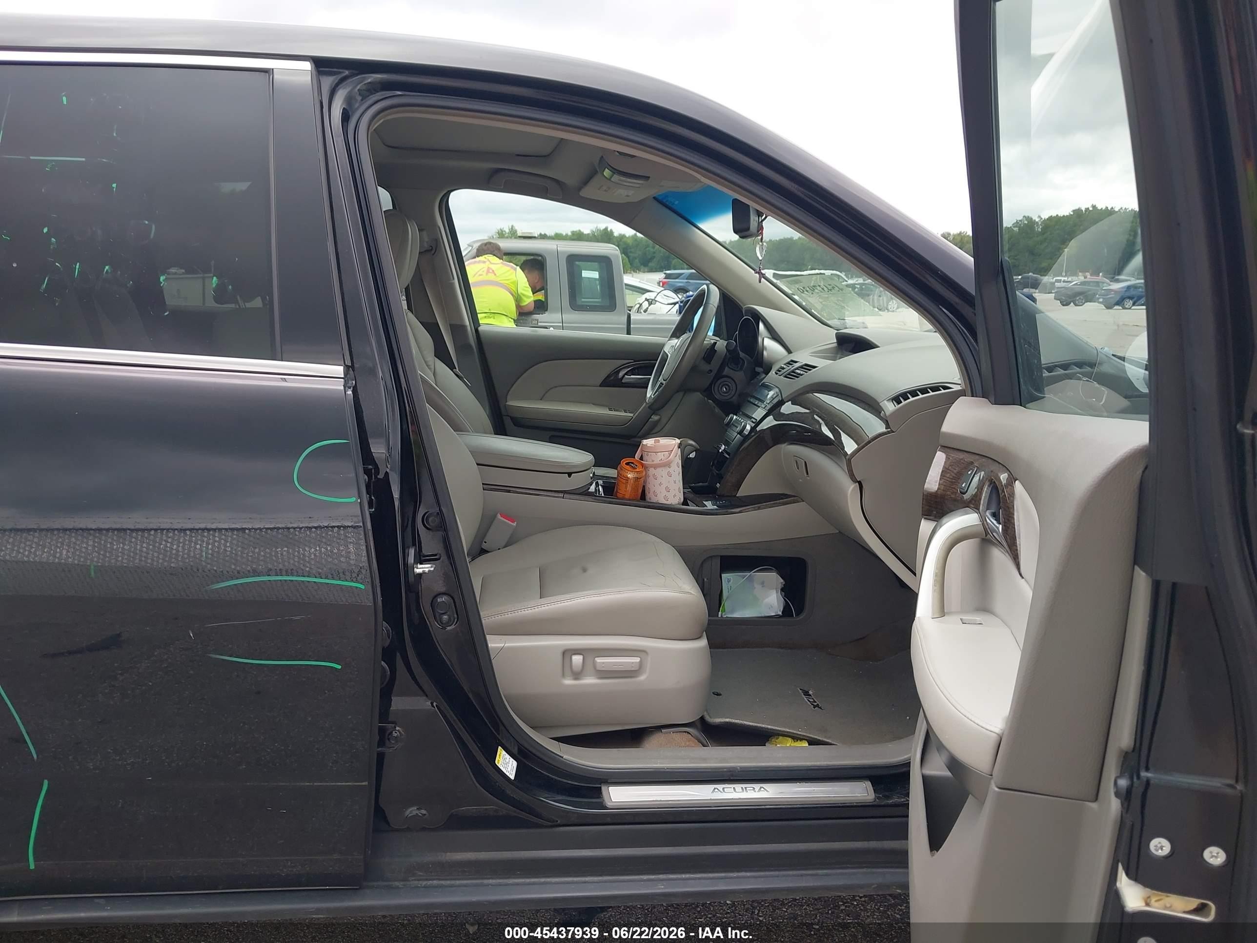 2013 Acura Mdx   Black vin: 2HNYD2H21DH506912