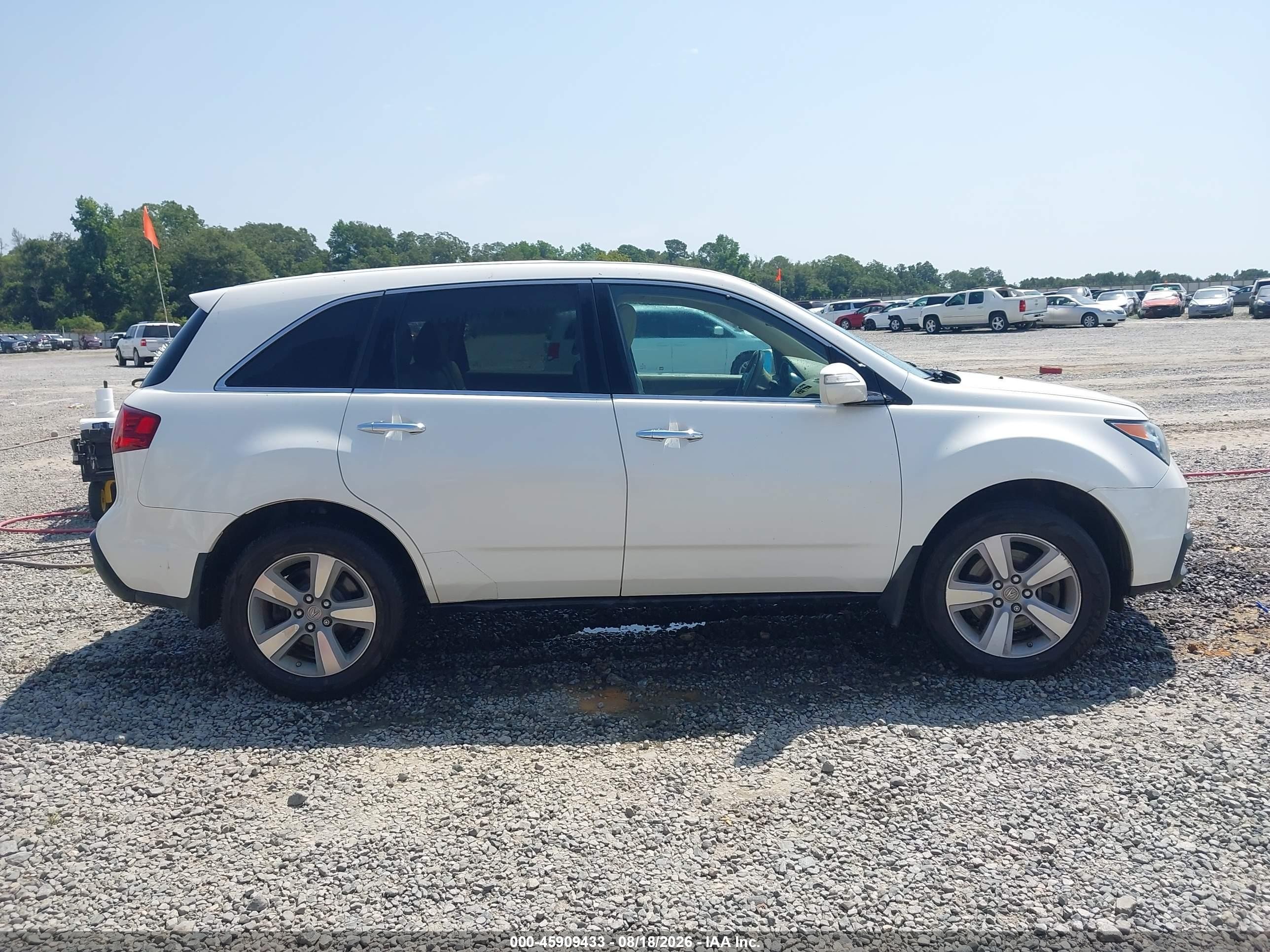 2013 Acura Mdx   White vin: 2HNYD2H21DH519689