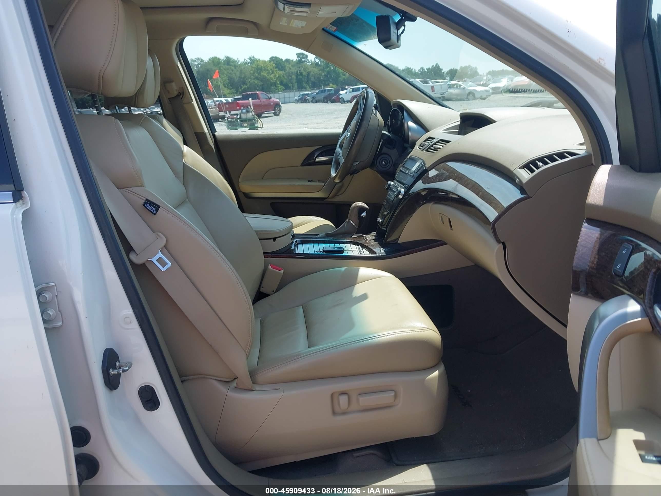 2013 Acura Mdx   White vin: 2HNYD2H21DH519689