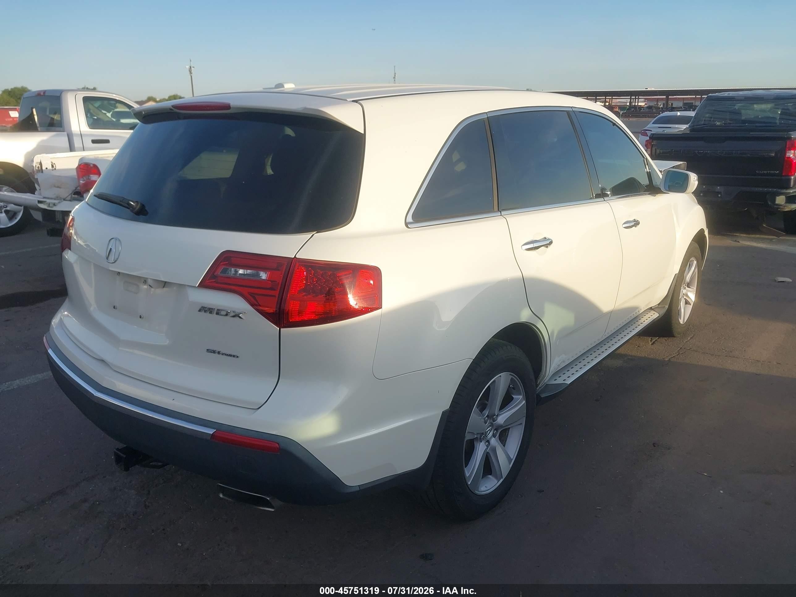 2013 Acura Mdx   White vin: 2HNYD2H25DH516715