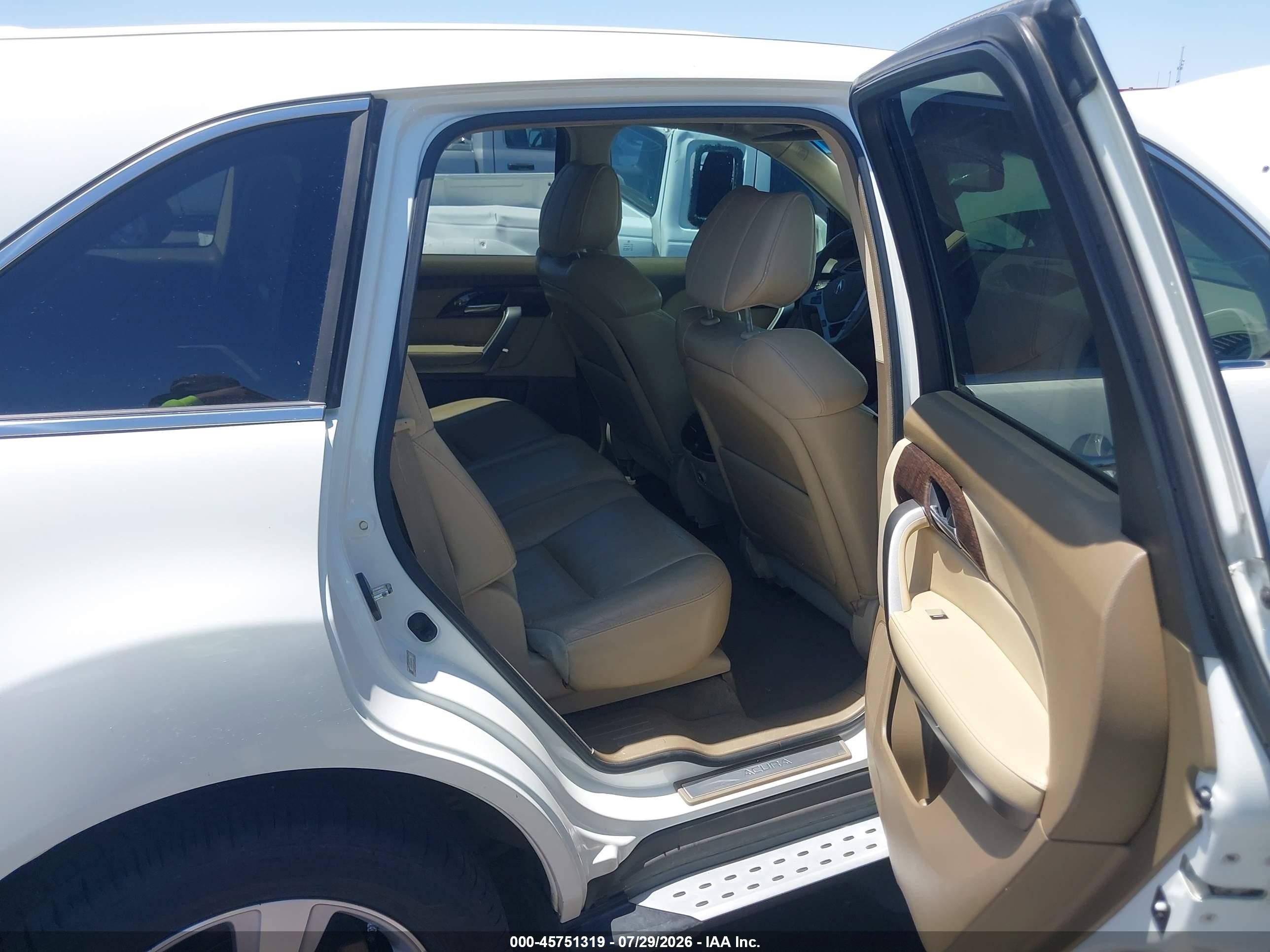 2013 Acura Mdx   White vin: 2HNYD2H25DH516715
