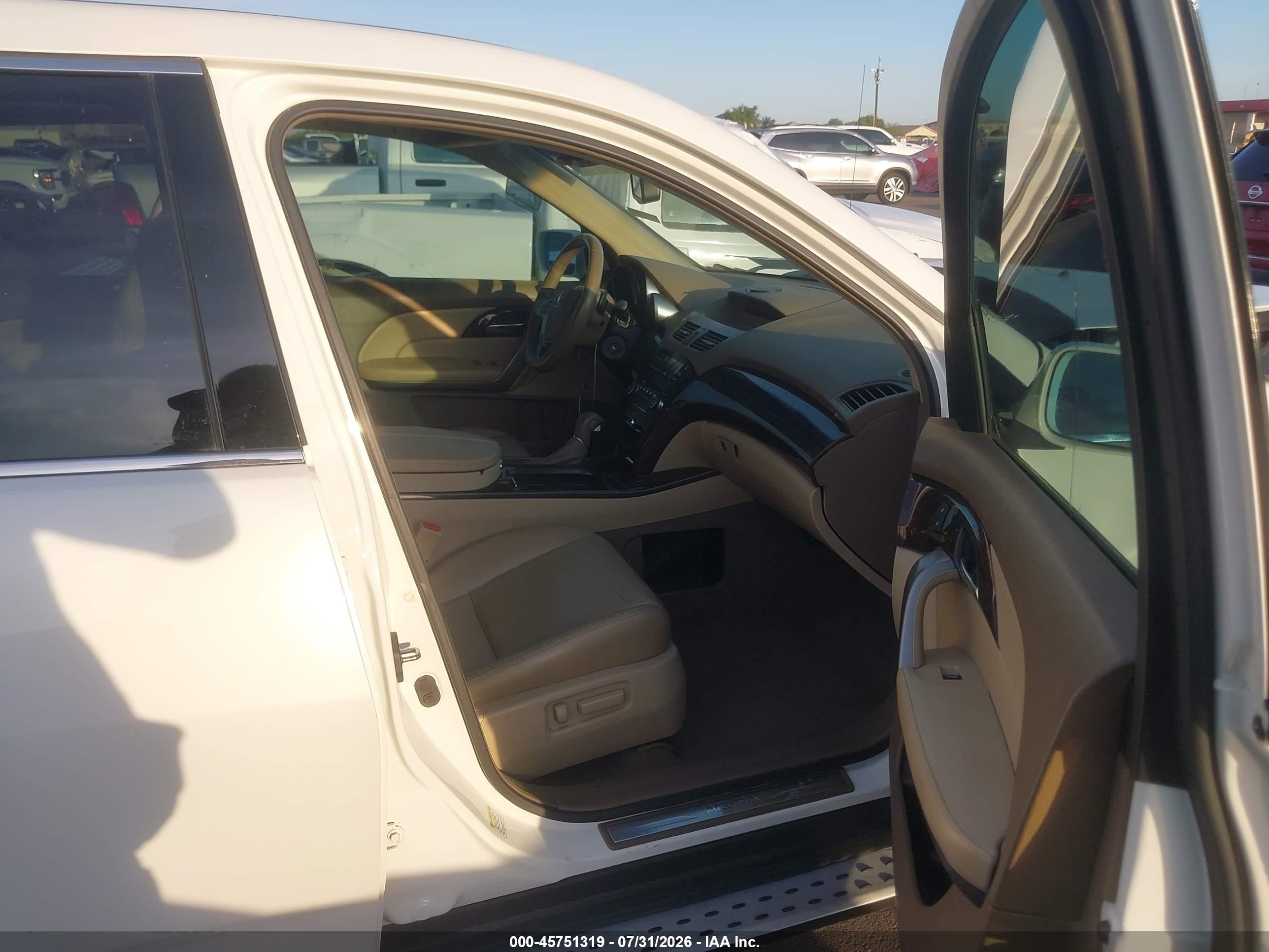 2013 Acura Mdx   White vin: 2HNYD2H25DH516715