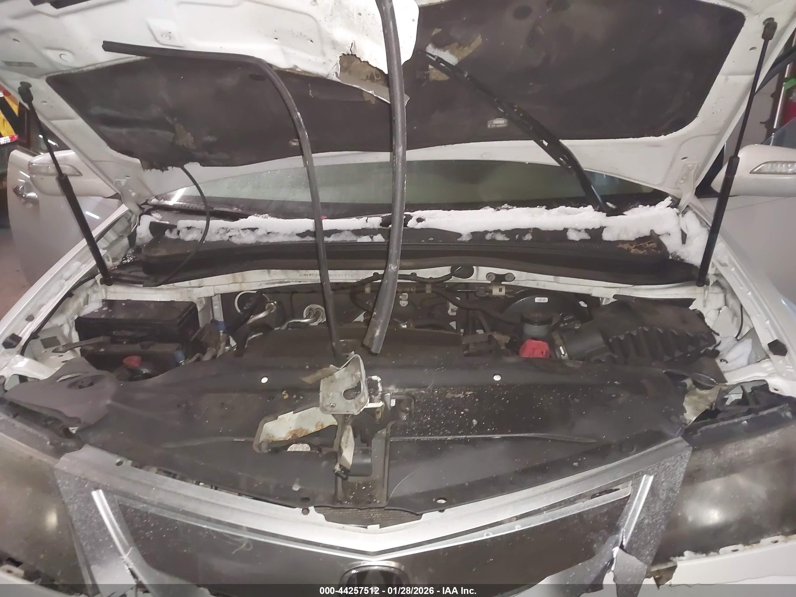 2011 Acura Mdx   White vin: 2HNYD2H28BH525213