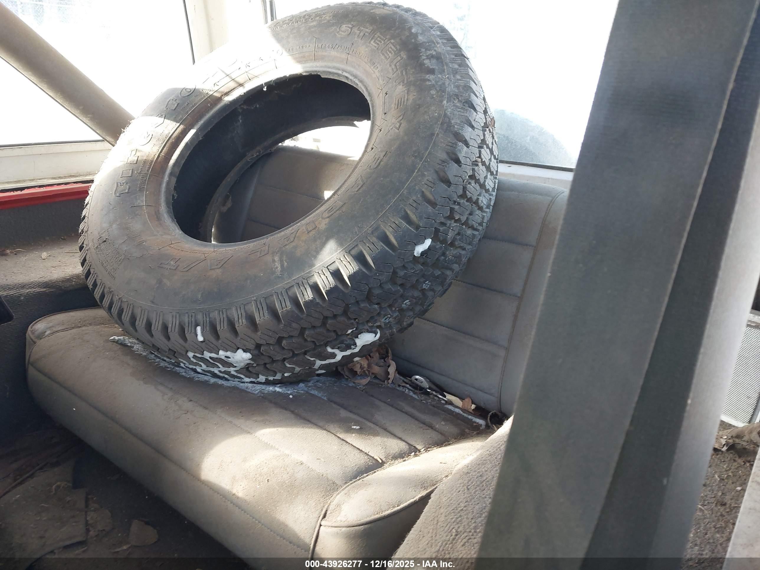 1989 Jeep Wrangler / Yj   Красный vin: 2J4FY19E8KJ163892
